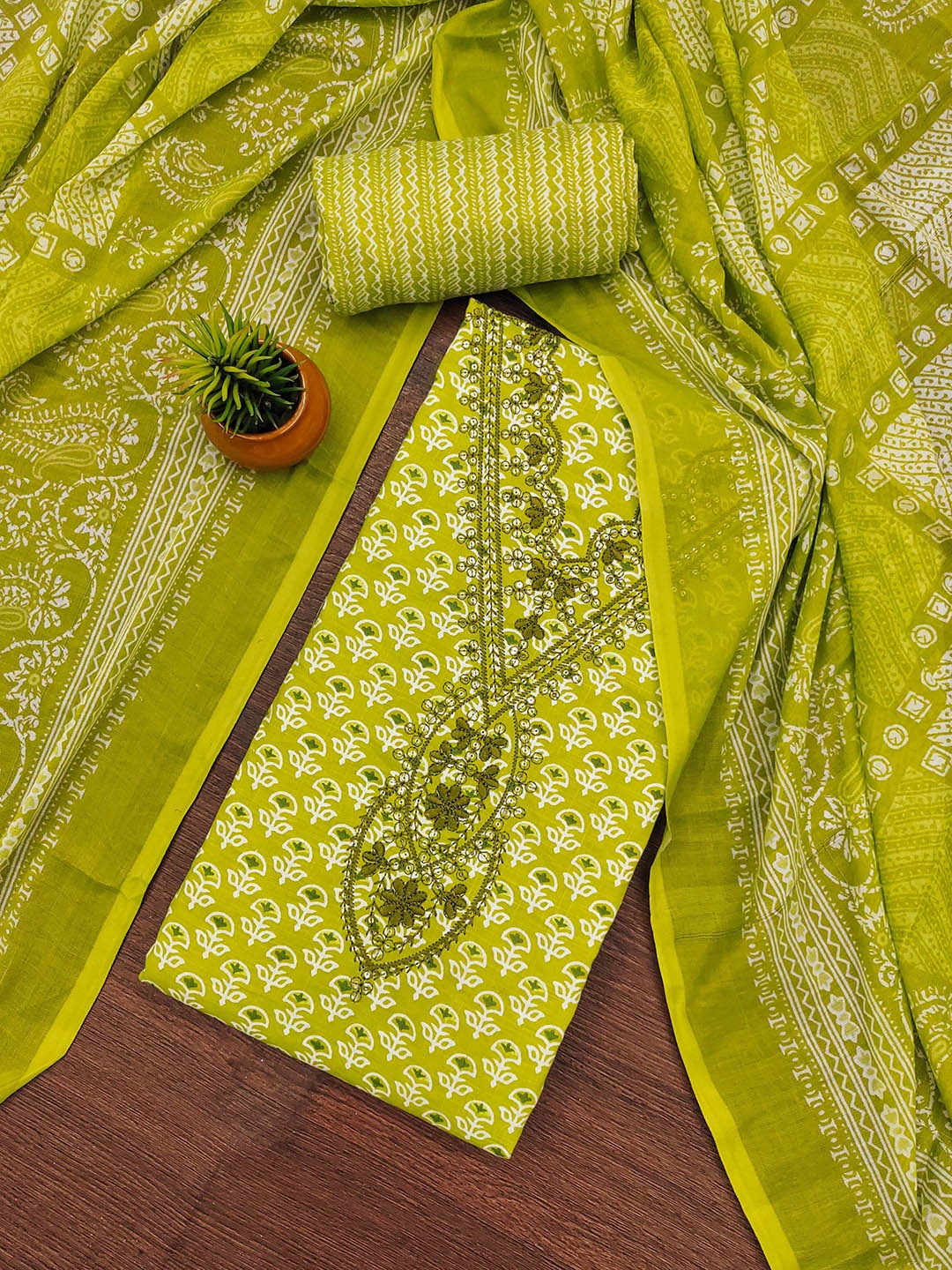 

HERE&NOW Floral Printed Sequinned Cotton Unstitched Dress Material, Green
