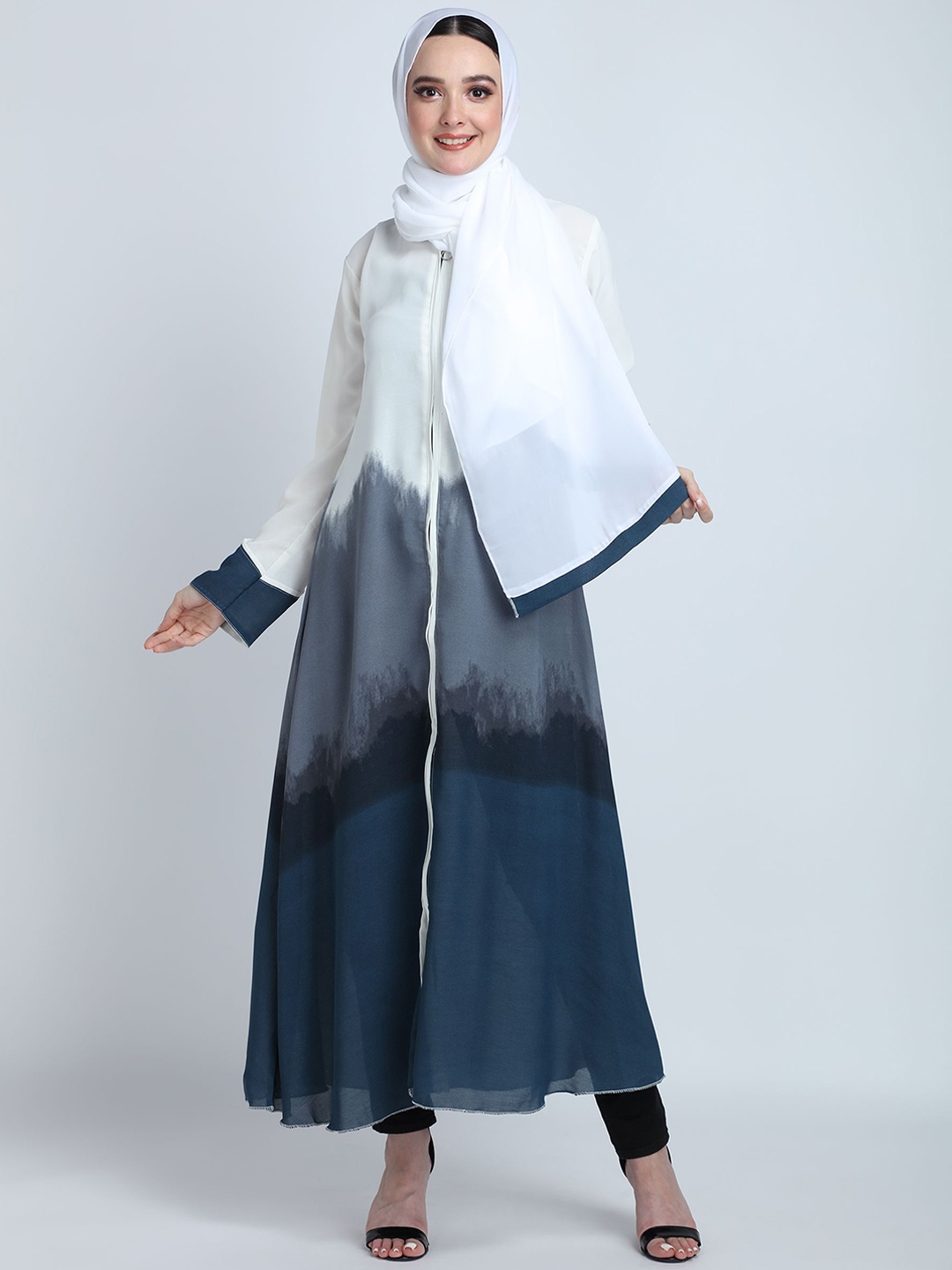 

BROKE BRAND Colourblocked Round Neck Abaya With Hijab, White