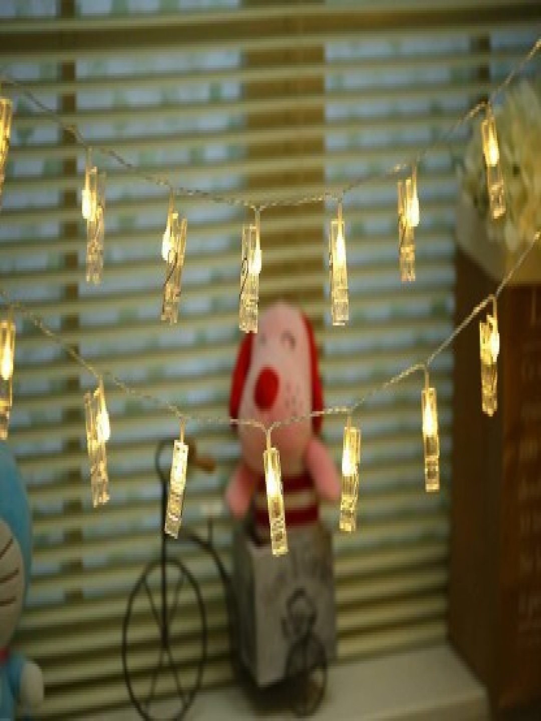 

SPARK WORLD Yellow Photo Clip Shape LED String Lights