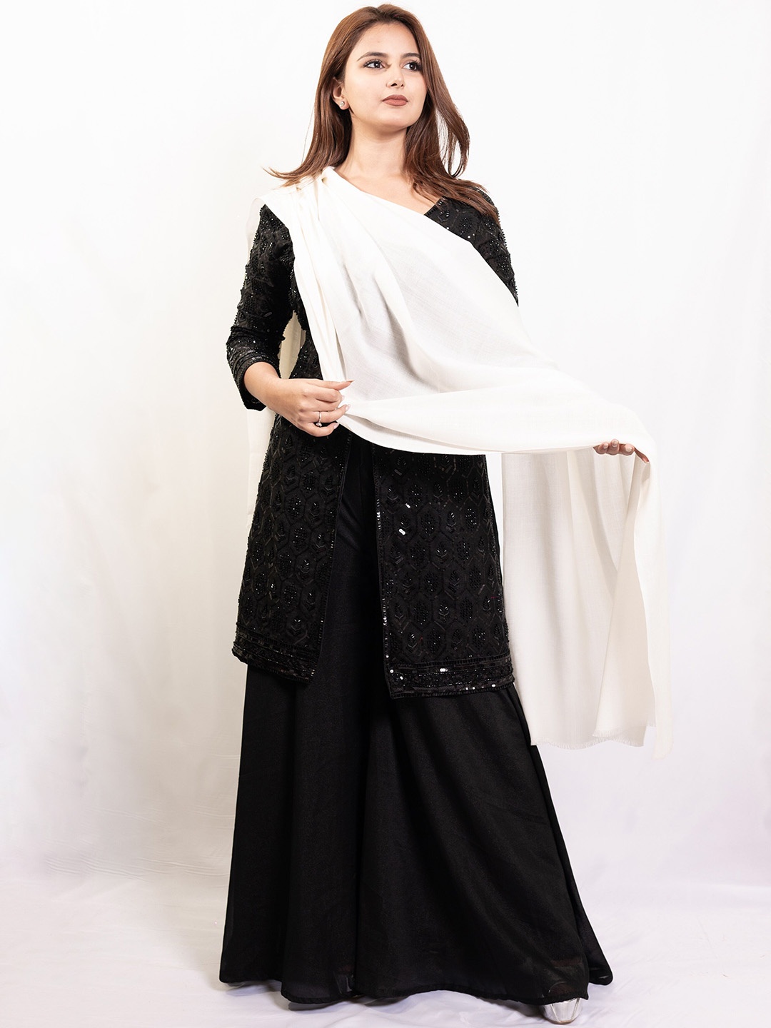 

PASHGIRI Fringed Border Pure Woollen Shawl, White