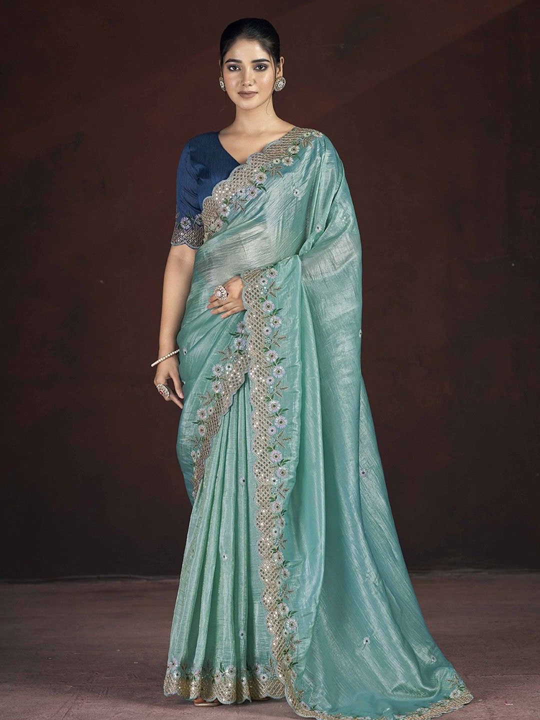 

Munir Floral Embroidered Sequinned Saree, Green