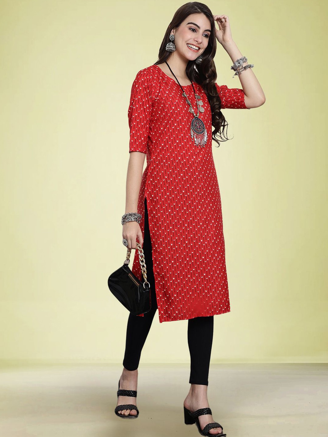 

Moda Rapido Floral Printed Round Neck Straight Kurta, Red