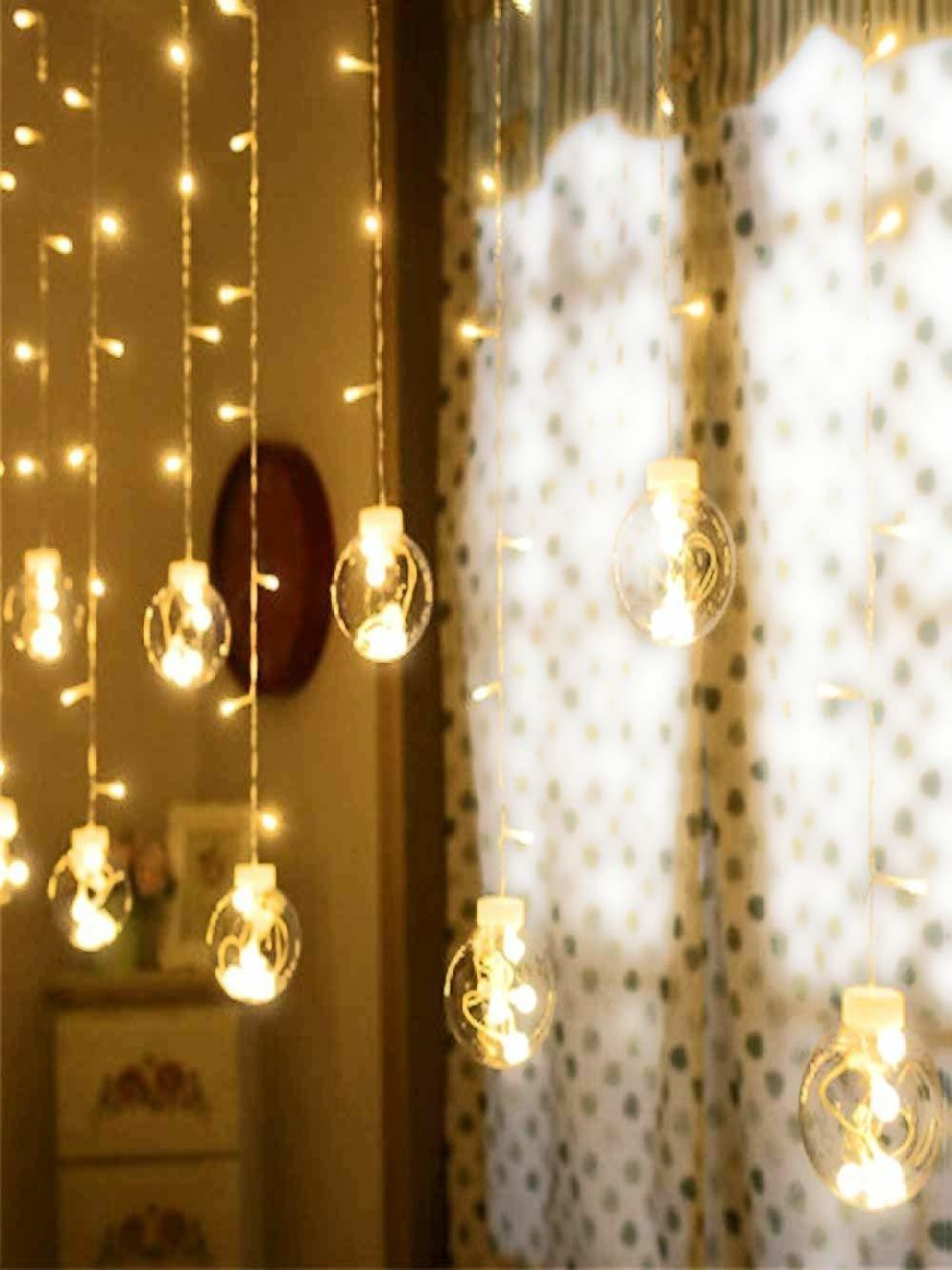 

ENORMITY Yellow Ball Shape String Lights