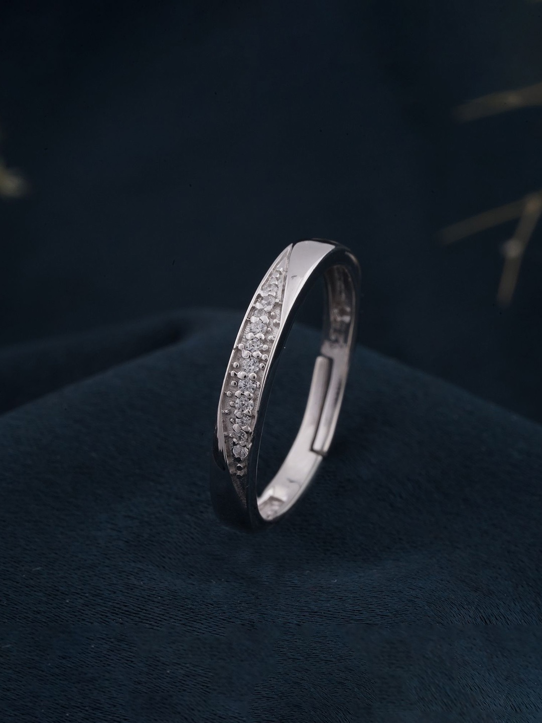 

Zalkari 925 Sterling Silver Rhodium-Plated Cubic Zirconia Stone-Studded Finger Ring