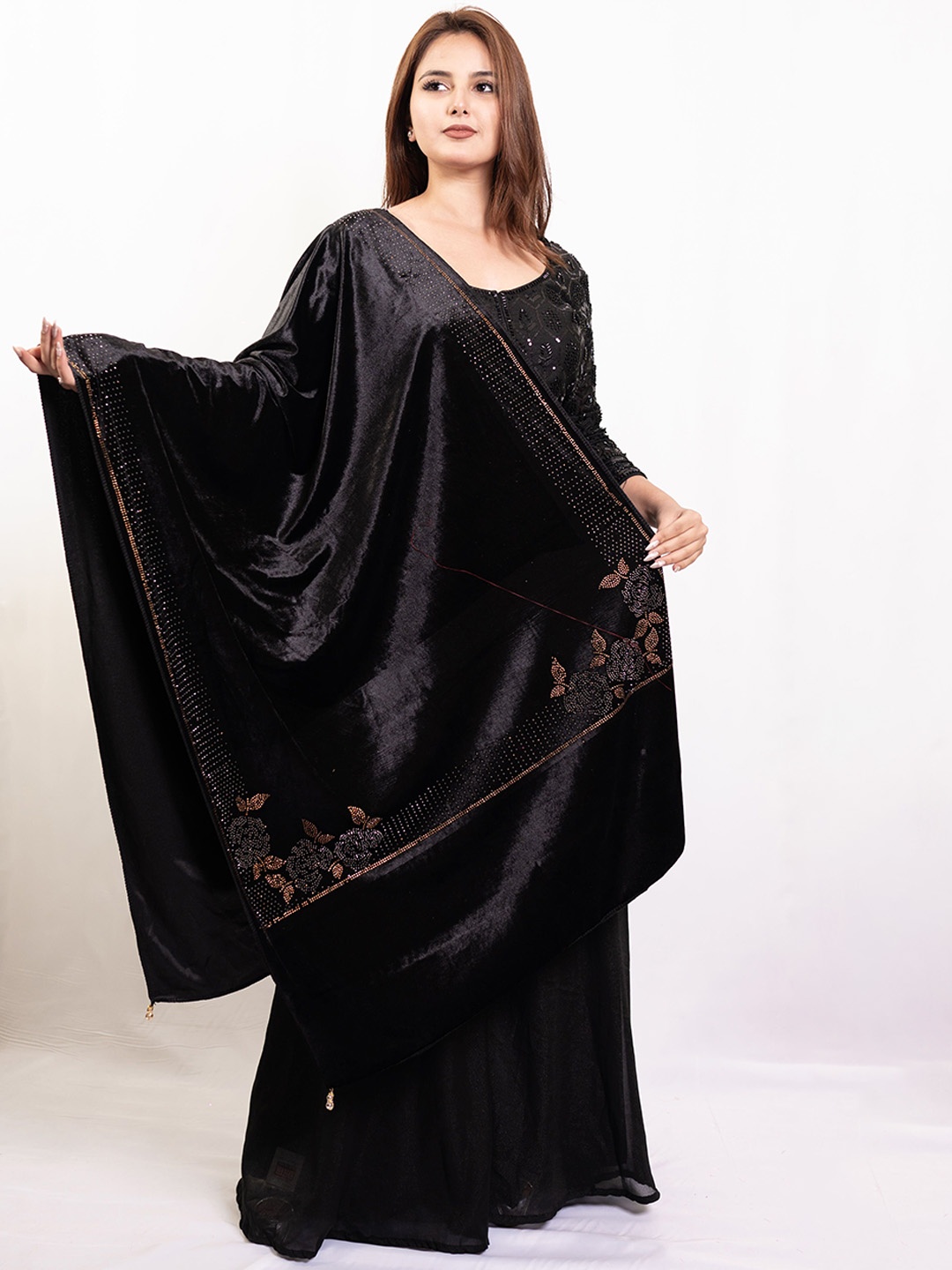 

PASHGIRI Ethnic Motifs Embroidered Velvet Shawl, Black