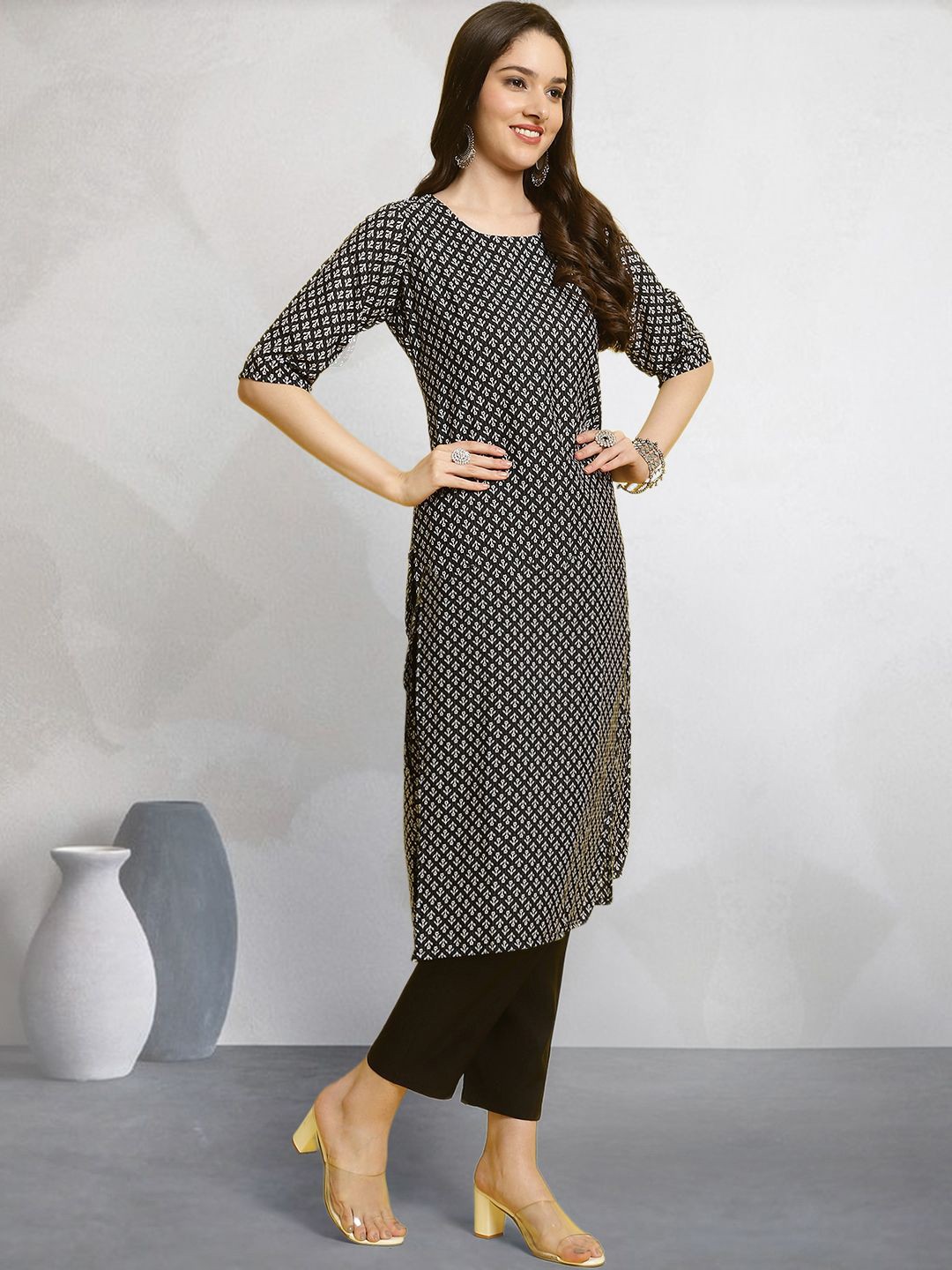 

7Threads Floral Printed Round Neck Straight Kurta With Trousers, Black