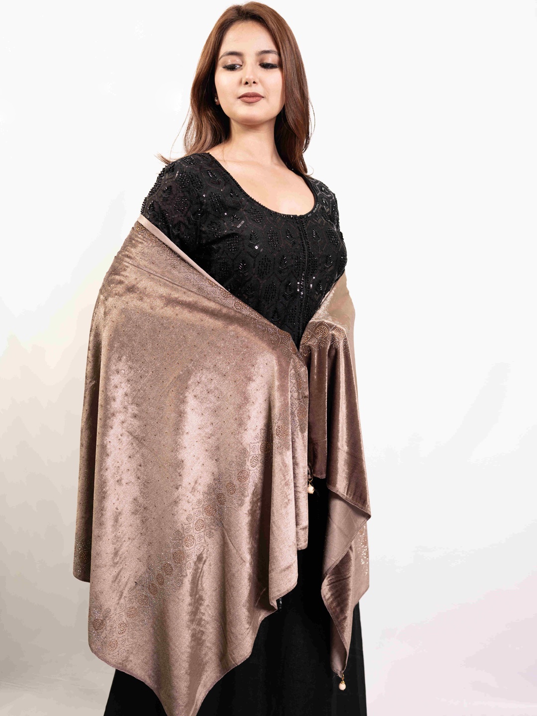 

PASHGIRI Women Embroidered Velvet Shawl, Beige