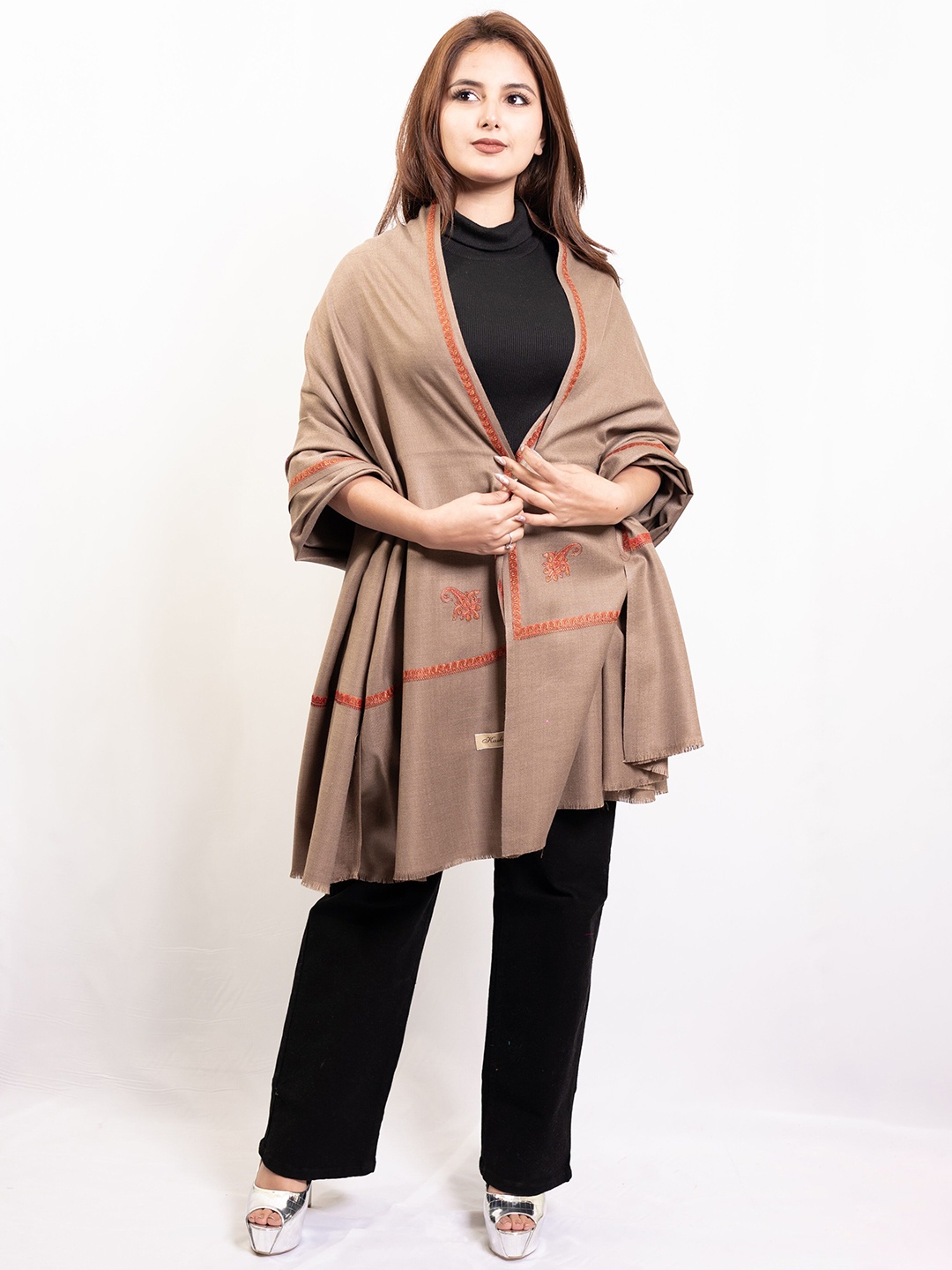 

PASHGIRI Floral Embroidered Pure Woollen Shawl, Camel brown