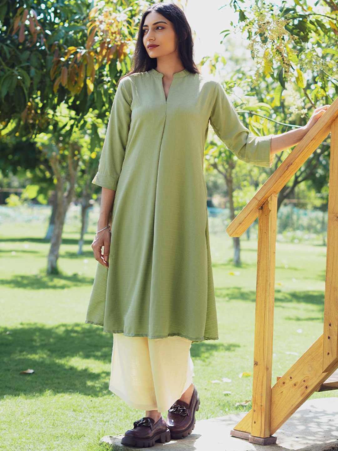 

JITI Mandarin Collar A-Line Kurta with Palazzos, Green