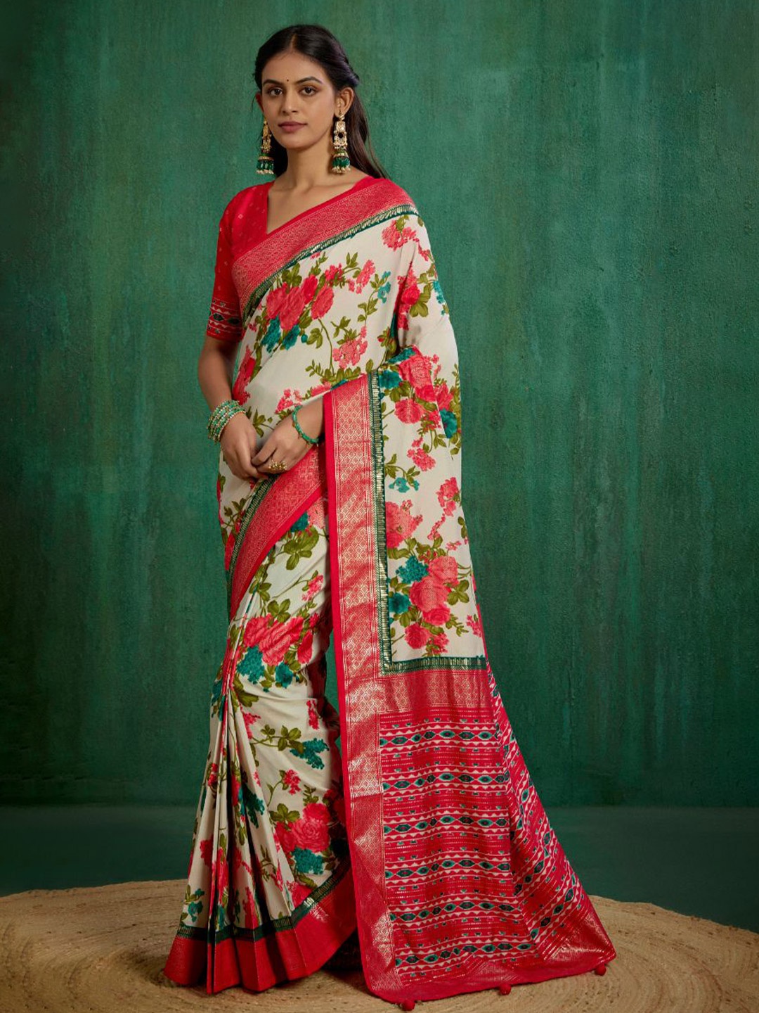 

TIRA Floral Printed Zari Saree, Cream