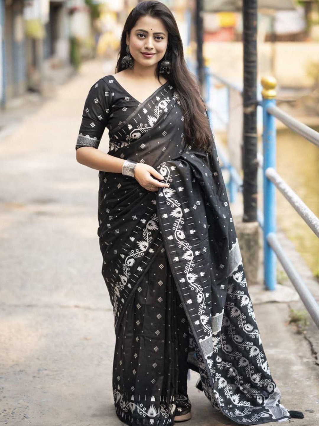 

APNISHA Patchwork Silk Cotton Chanderi Saree, Black