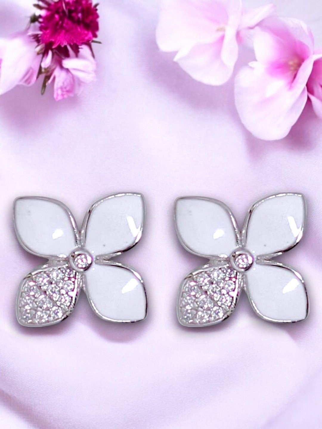 

Taraash 925 Sterling Silver-Plated Cubic Zirconia Studded Floral Shaped Studs