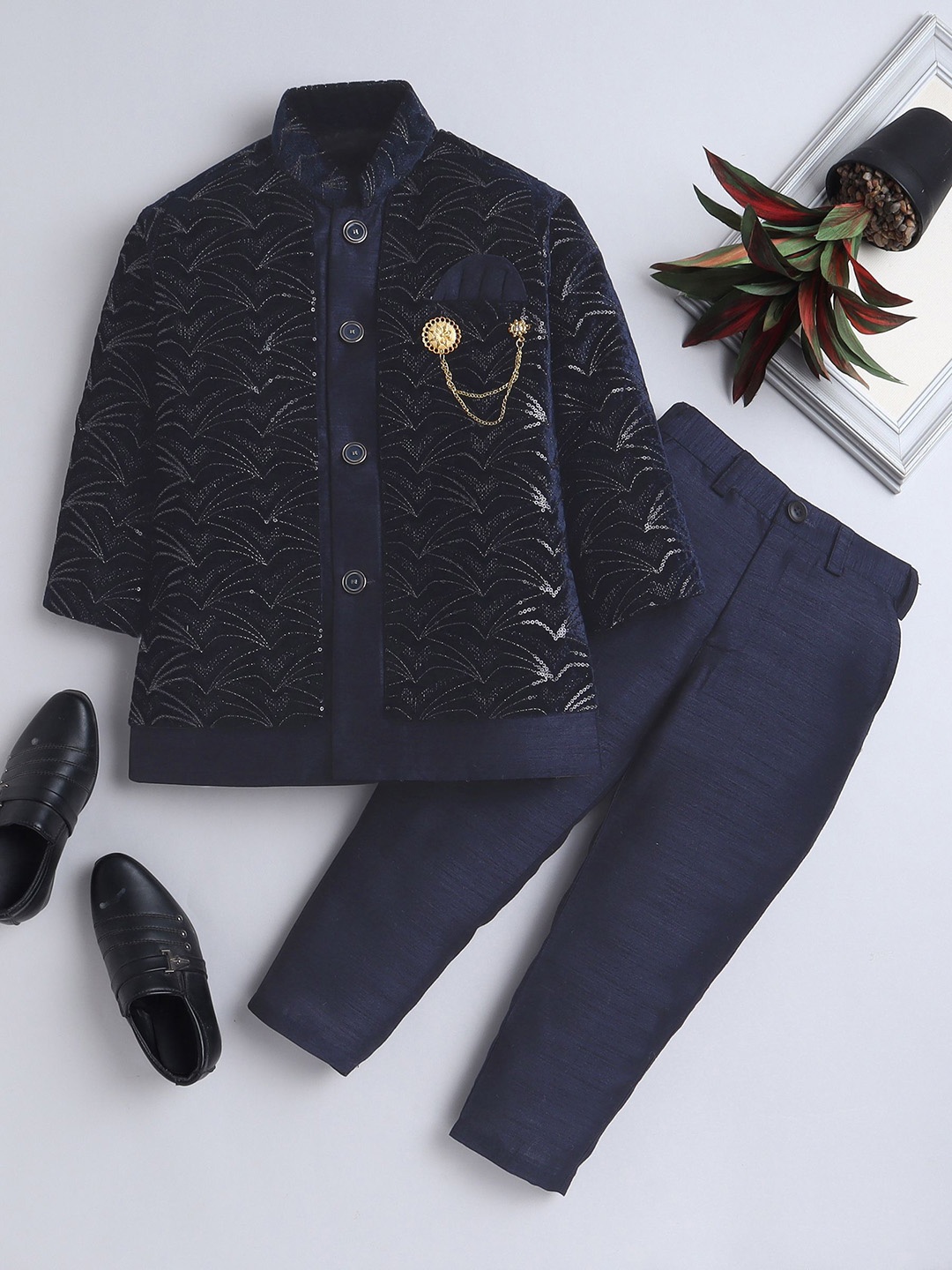 

ahhaaaa Boys Ethnic Motifs Embroidered Mandarin Collar Sequinned Velvet Kurta With Pyjamas, Navy blue