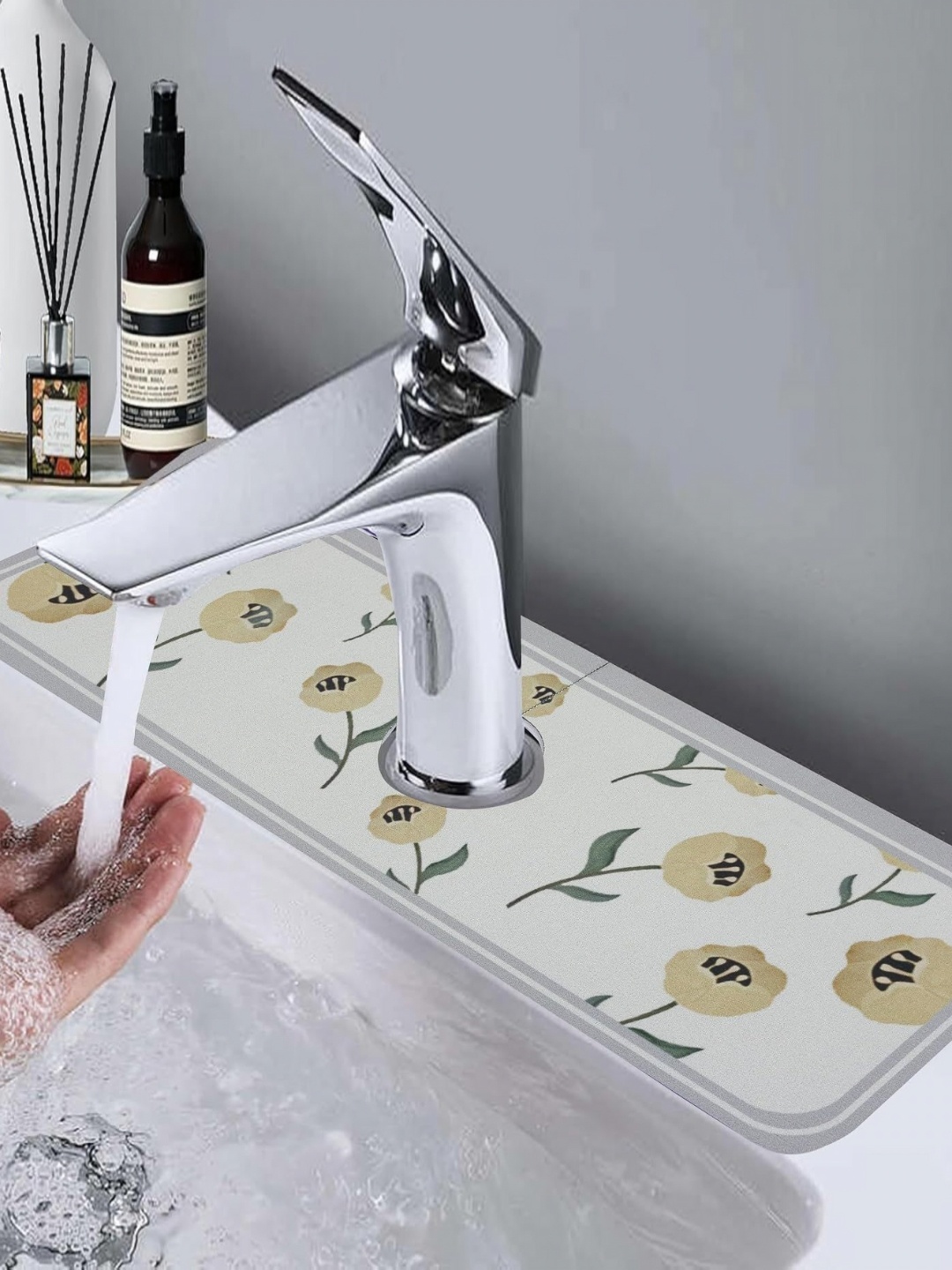 

HomeCloud Grey & Yellow 2 Pieces Printed Silicone Faucet Water Catcher Mats