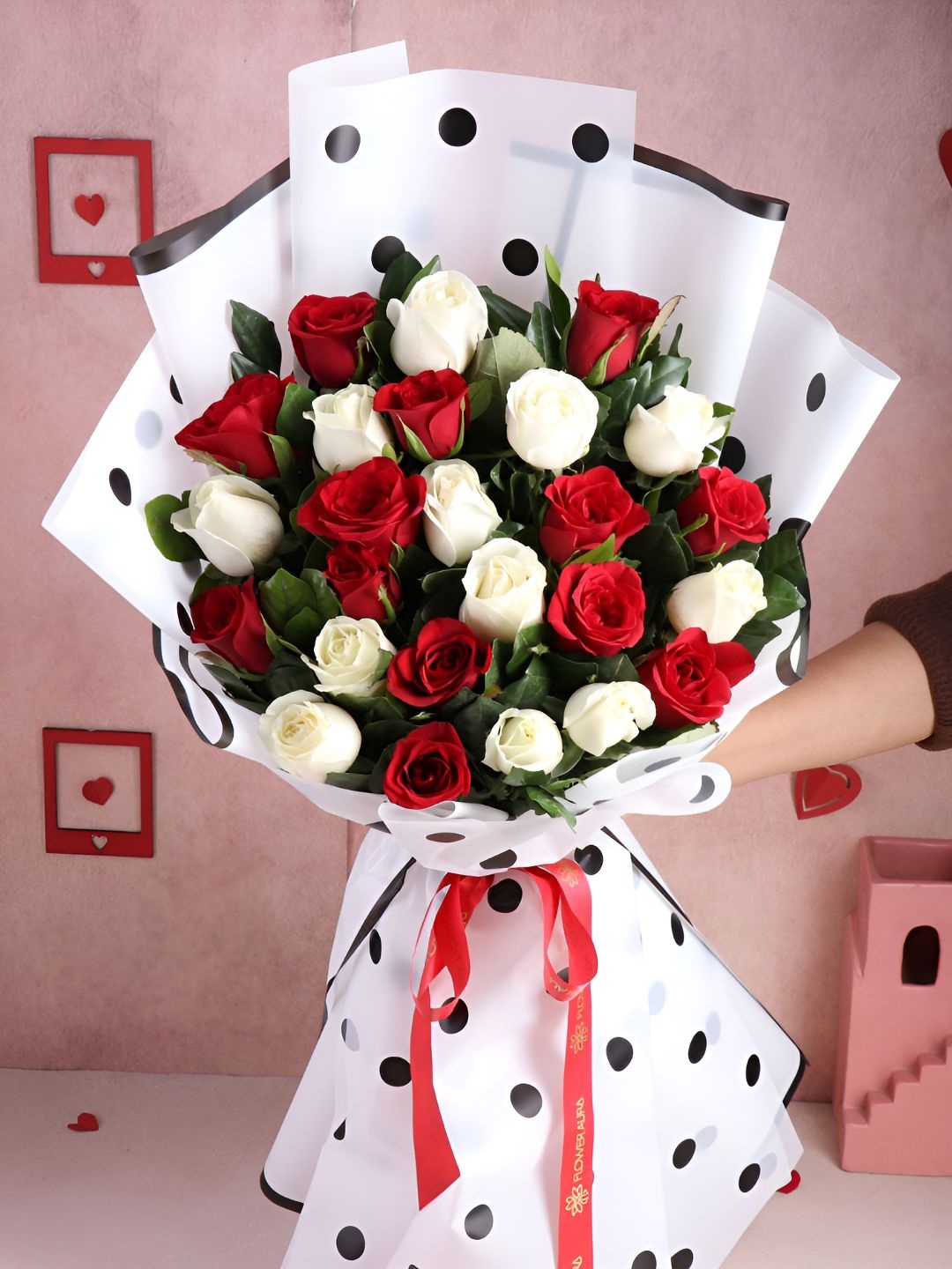 

Floweraura Red & White 24 Pieces Roses Fresh Live Flower Bouquet