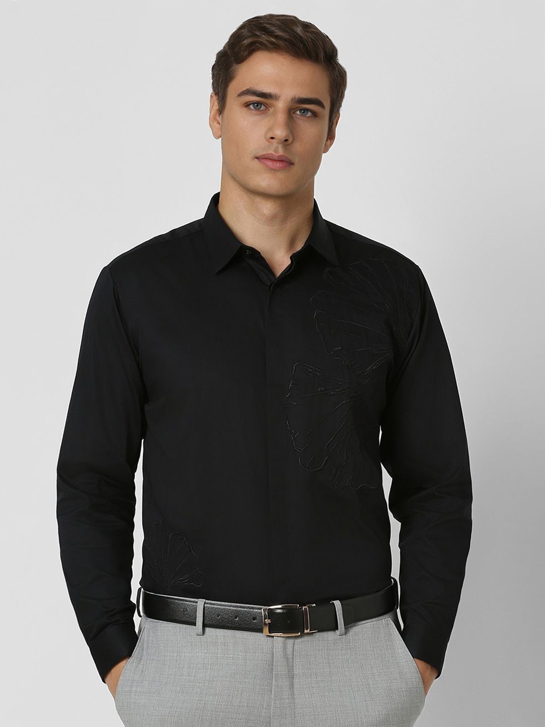 

V Dot Men Slim Fit Spread Collar Floral Printed Cotton Formal Shirt, Black