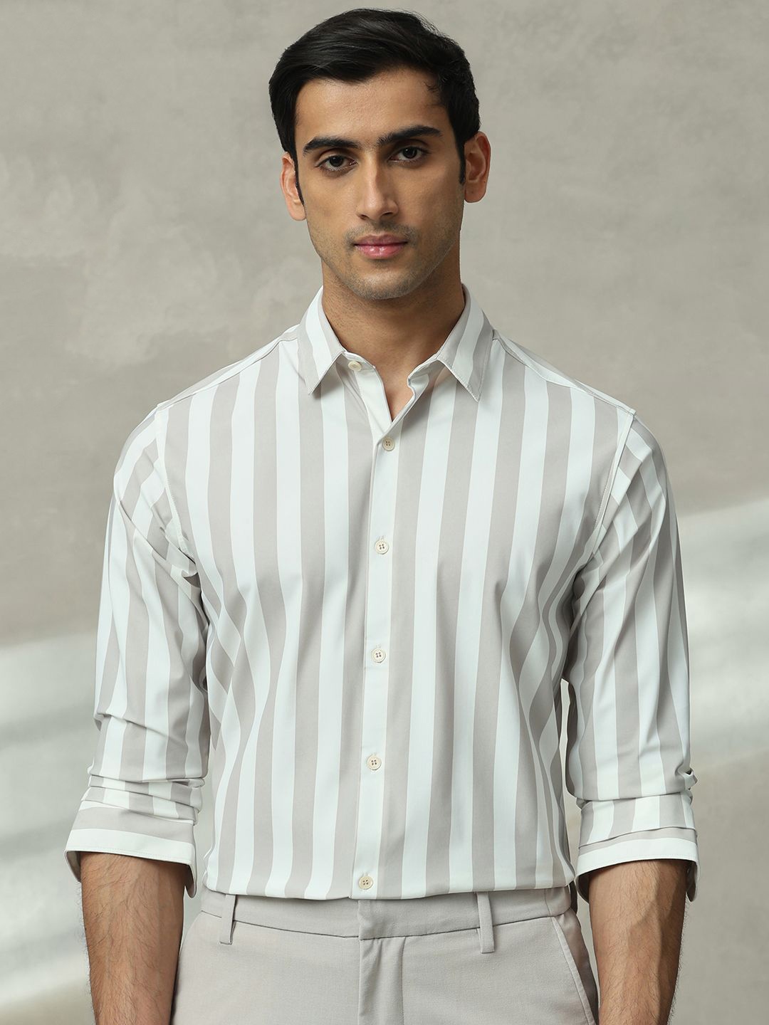 

Mufti Men Slim Fit Spread Collar Vertical Striped Casual Shirt, Grey