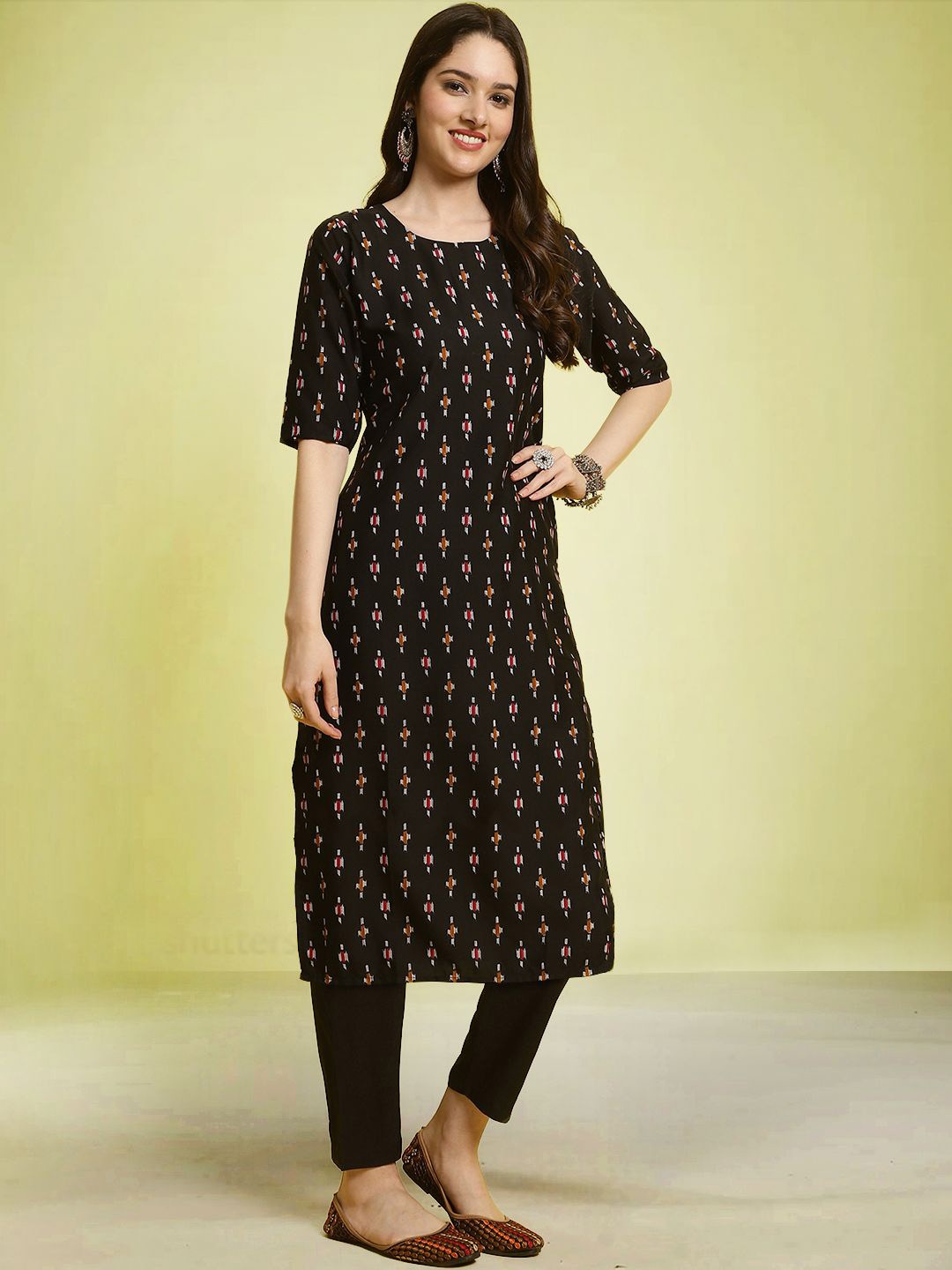 

Moda Rapido Geometric Printed Round Neck Straight Kurta with Trousers, Black