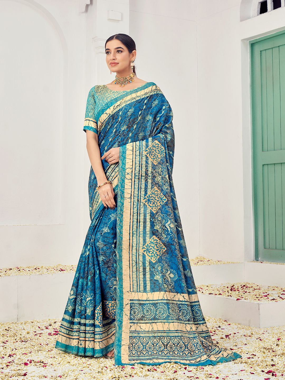

Krimmple Floral Pure Silk Saree, Blue