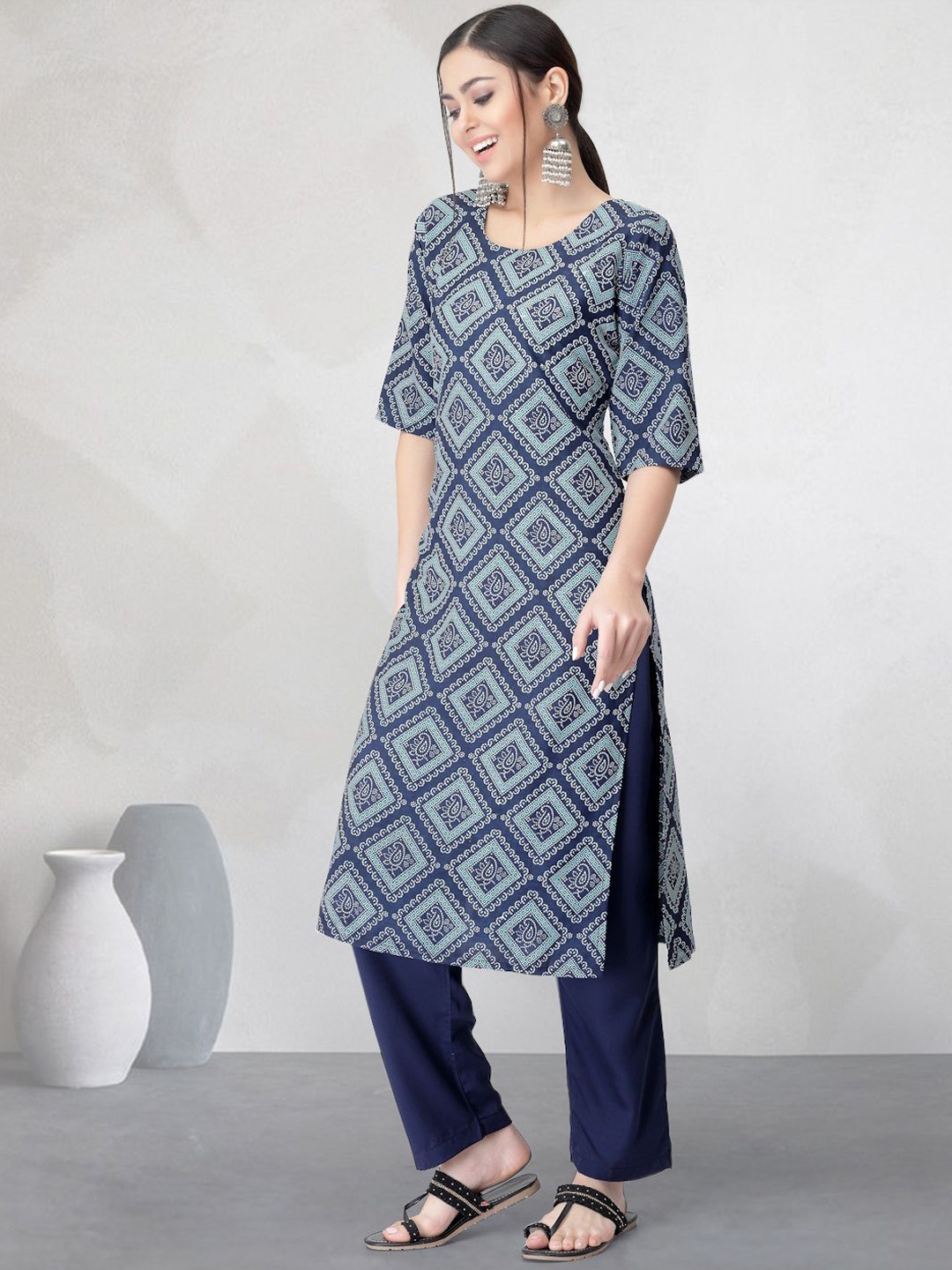 

7Threads Ethnic Motifs Printed Round Neck Straight Kurta With Trousers, Blue