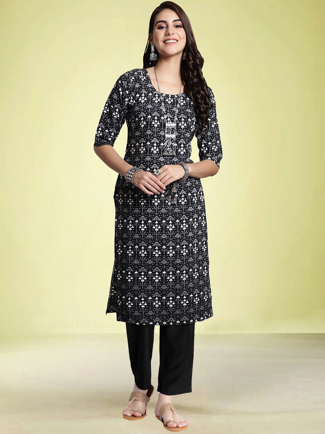 

Moda Rapido Ethnic Motifs Printed Round Neck Straight Kurta with Trousers, Black