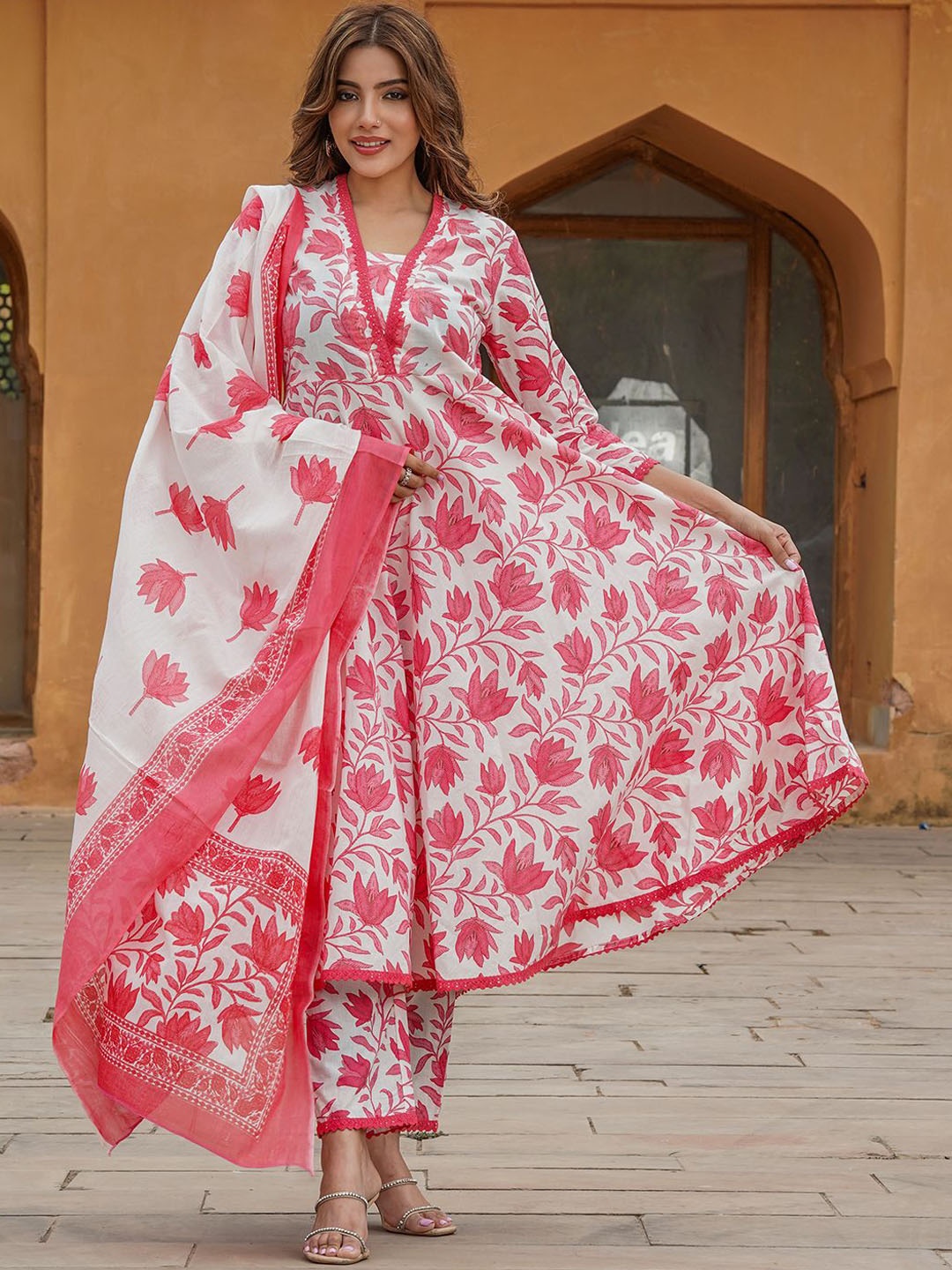 

Jaitpuriya Floral Printed Pure Cotton Anarkali Kurta With Trousers & Dupatta, Red
