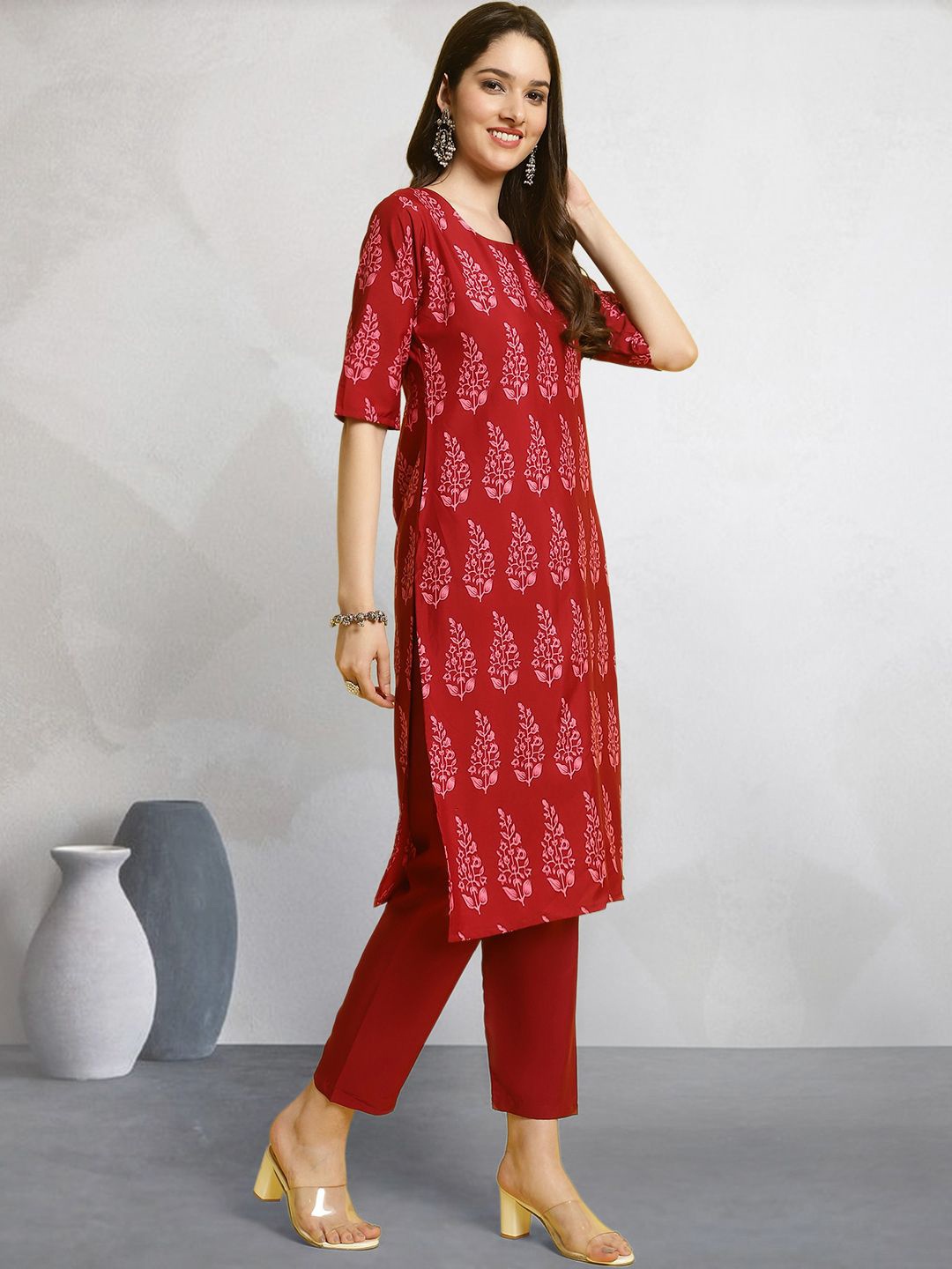 

7Threads Floral Printed Round Neck Straight Kurta With Trouser, Red