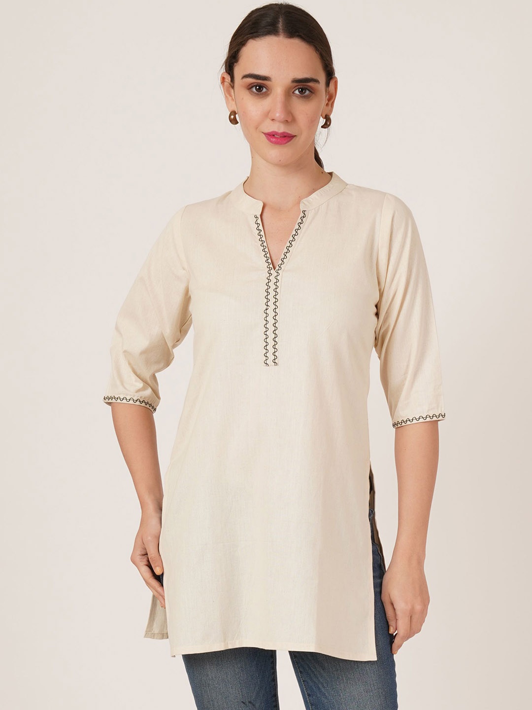 

Brownverse Thread Work Mandarin Collar Khadi Cotton Kurta, Off white