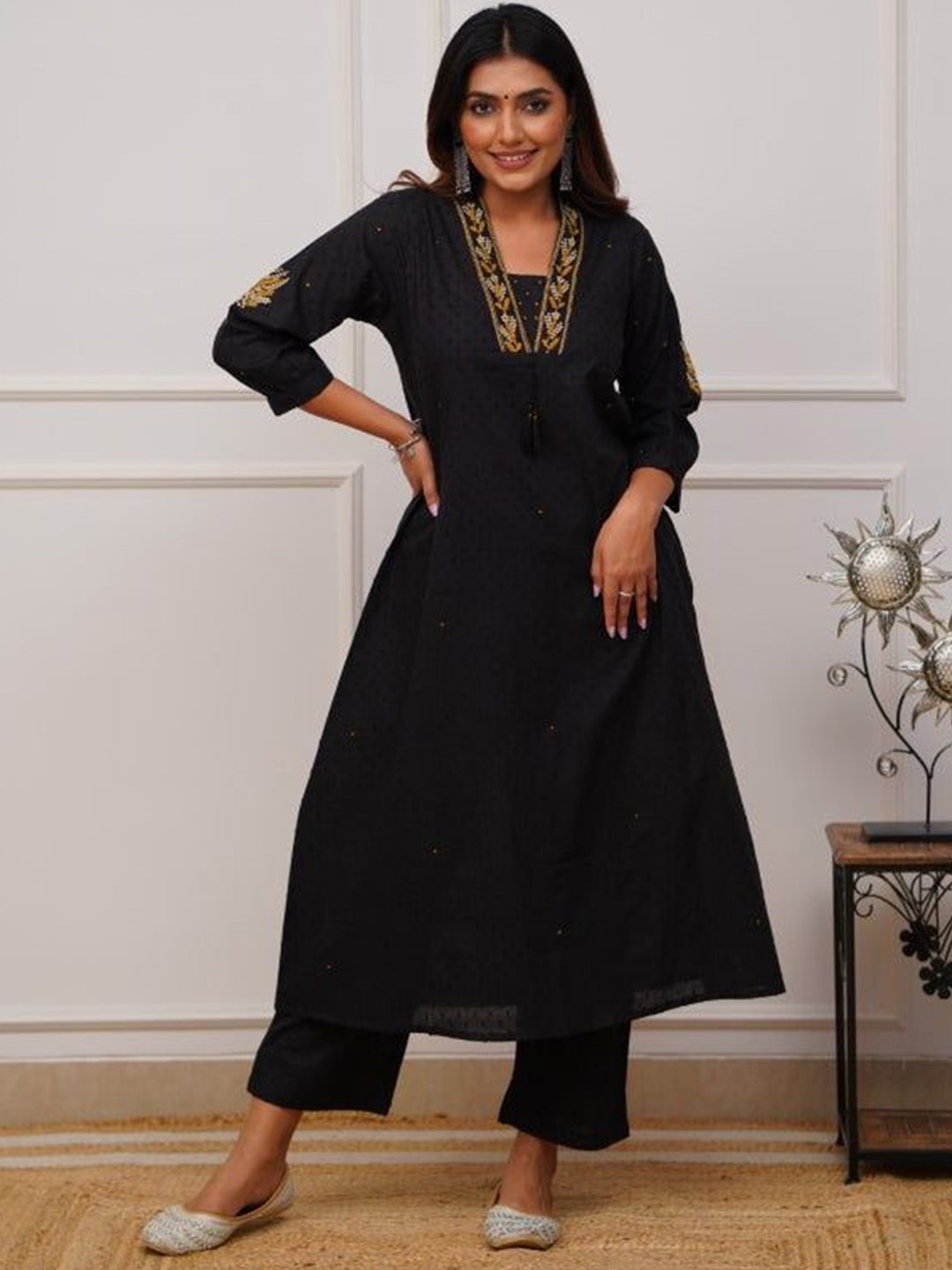 

PIDER Ethnic Motifs Embroidered Thread Work Kurta with Palazzo, Black