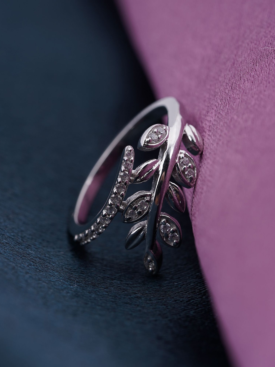 

Zalkari 925 Sterling Silver Rhodium-Plated Cubic Zirconia-Studded Leaf Finger Ring
