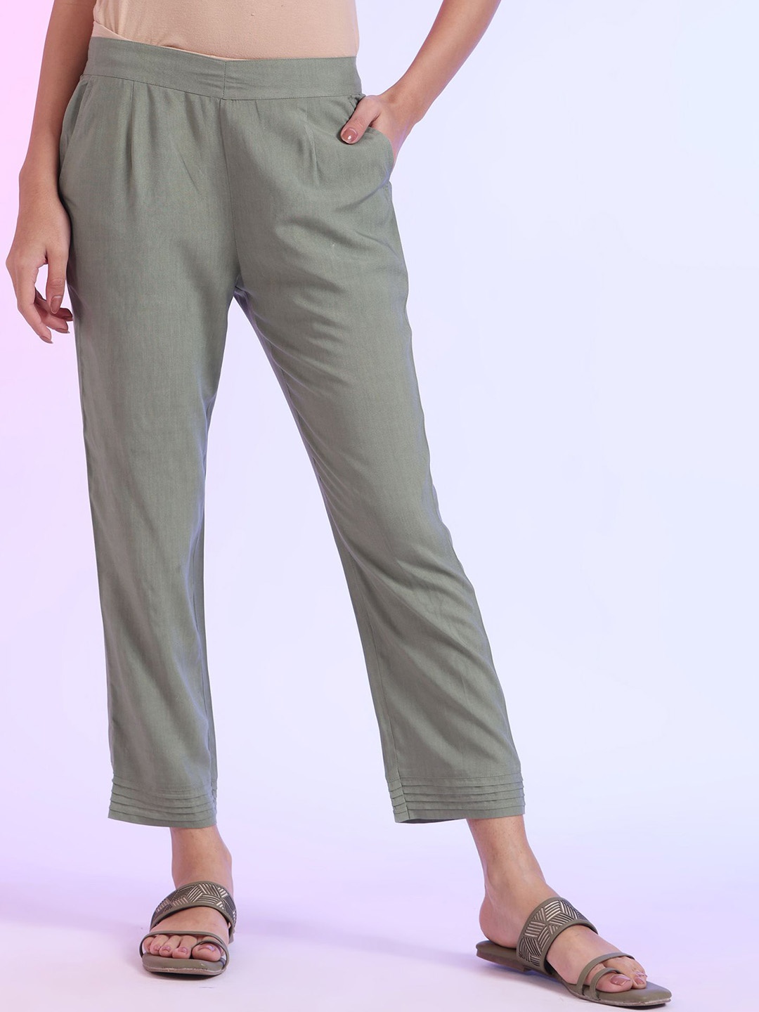 

AURELIA Women Slim Fit Pleated Trousers, Green