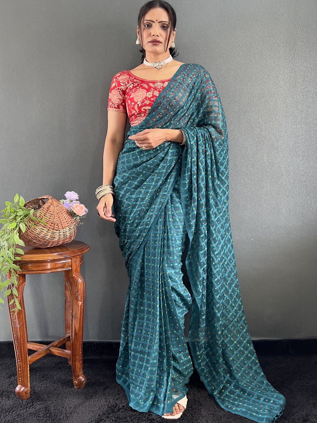 

APNISHA Checked Pure Chiffon Saree, Teal