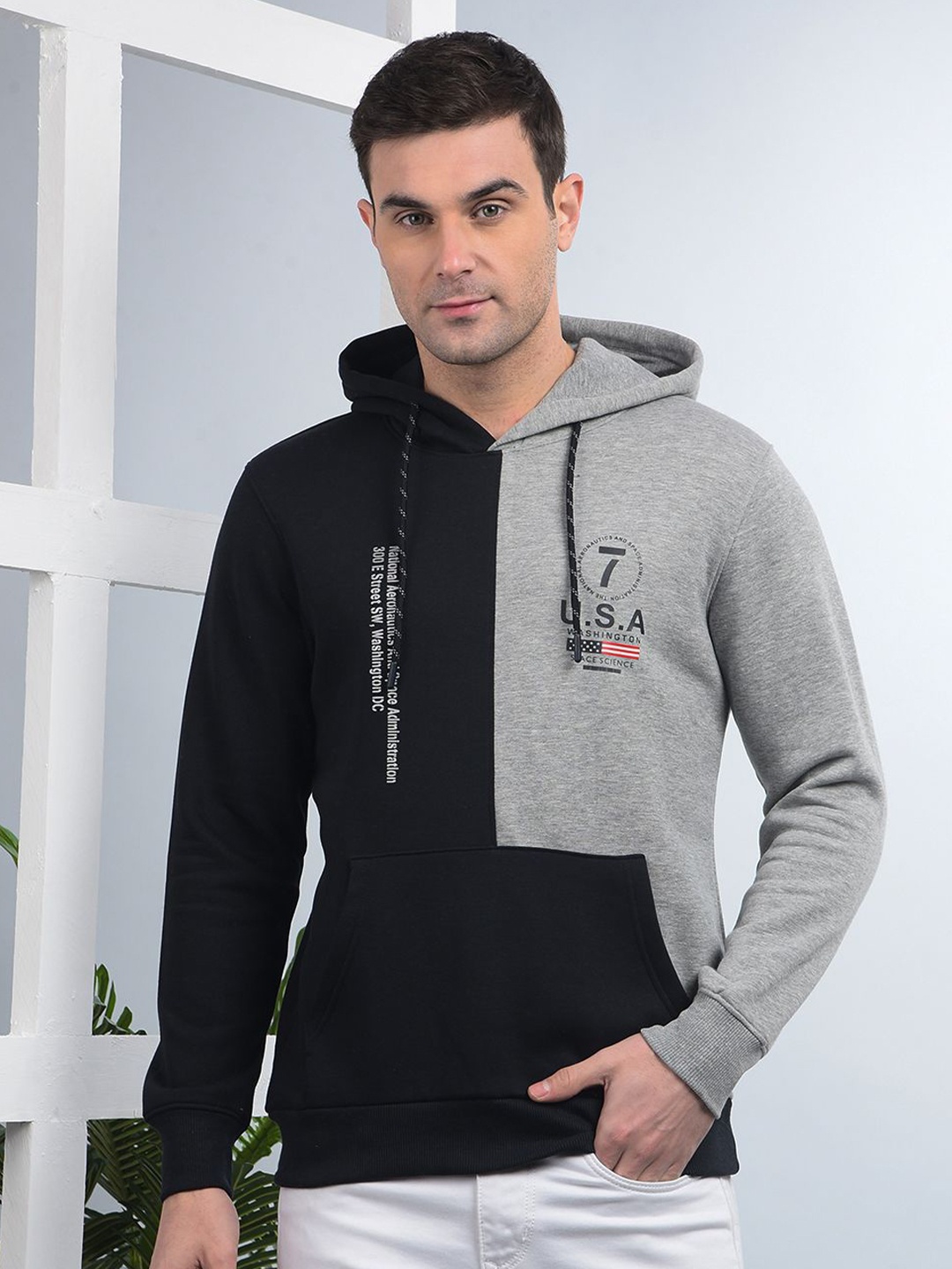 

COBB Men Colourblocked Hooded Cotton Sweatshirt, Navy blue