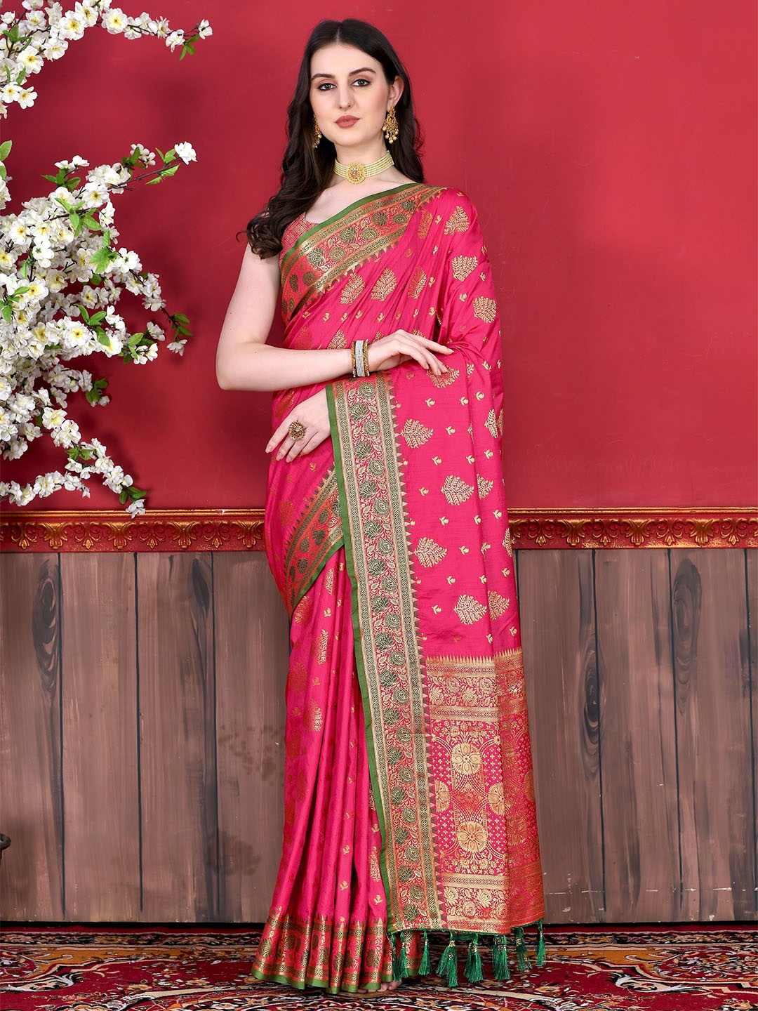

VEDANT VASTRAM Floral Zari Designer Saree, Pink