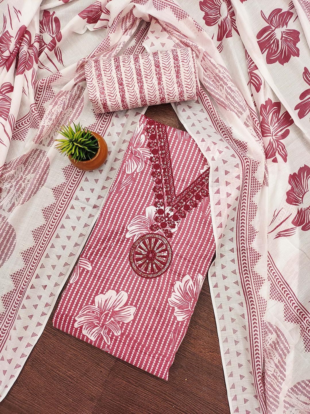 

HERE&NOW Floral Printed Sequinned Cotton Unstitched Dress Material, Pink