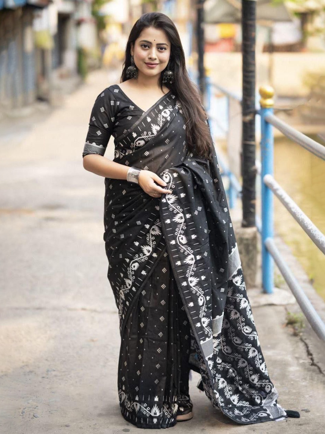 

Aika Women Chanderi Saree With Blouse Piece, Black