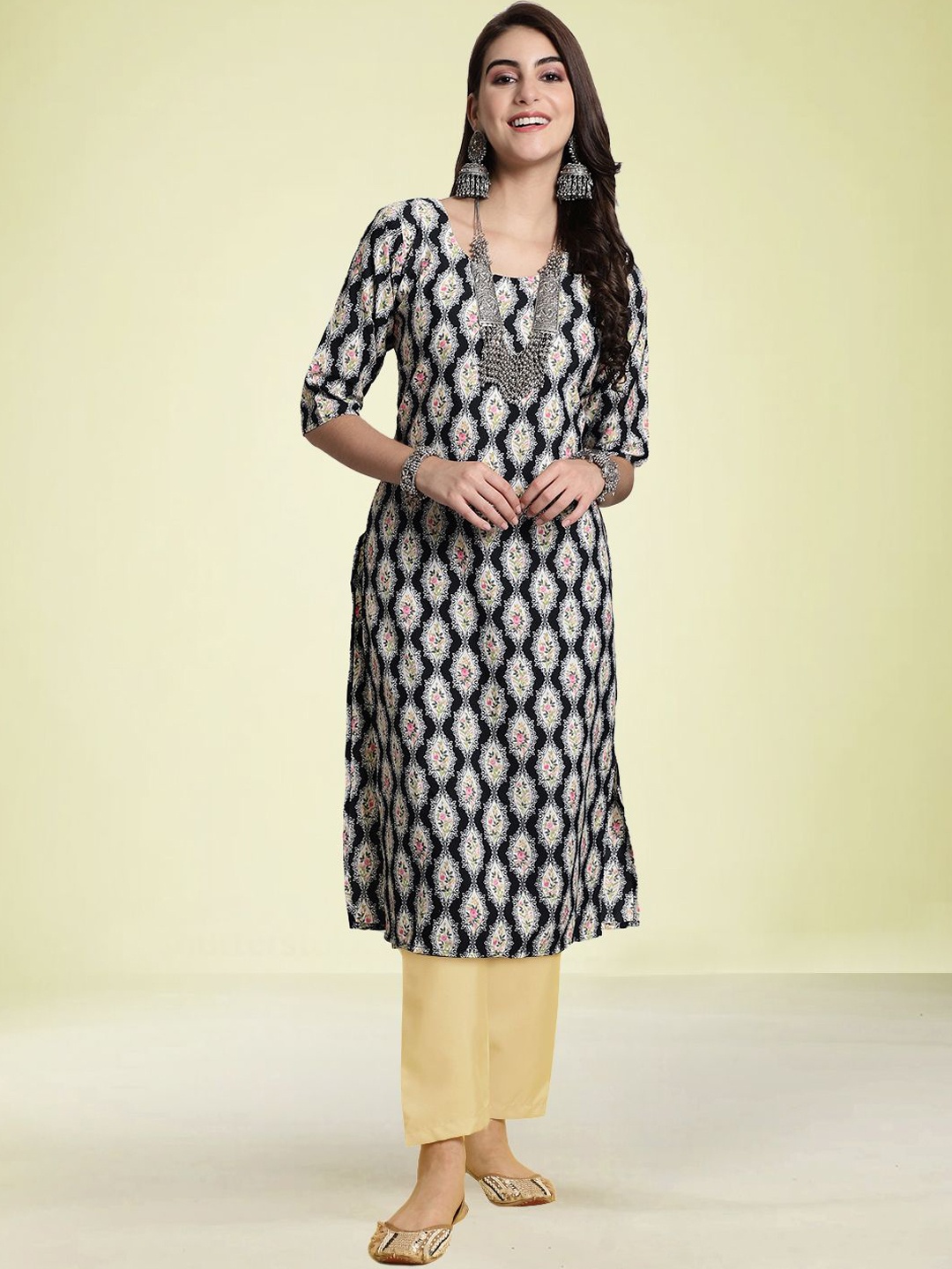 

Moda Rapido Floral Printed Round Neck Straight Kurta with Trousers, Black