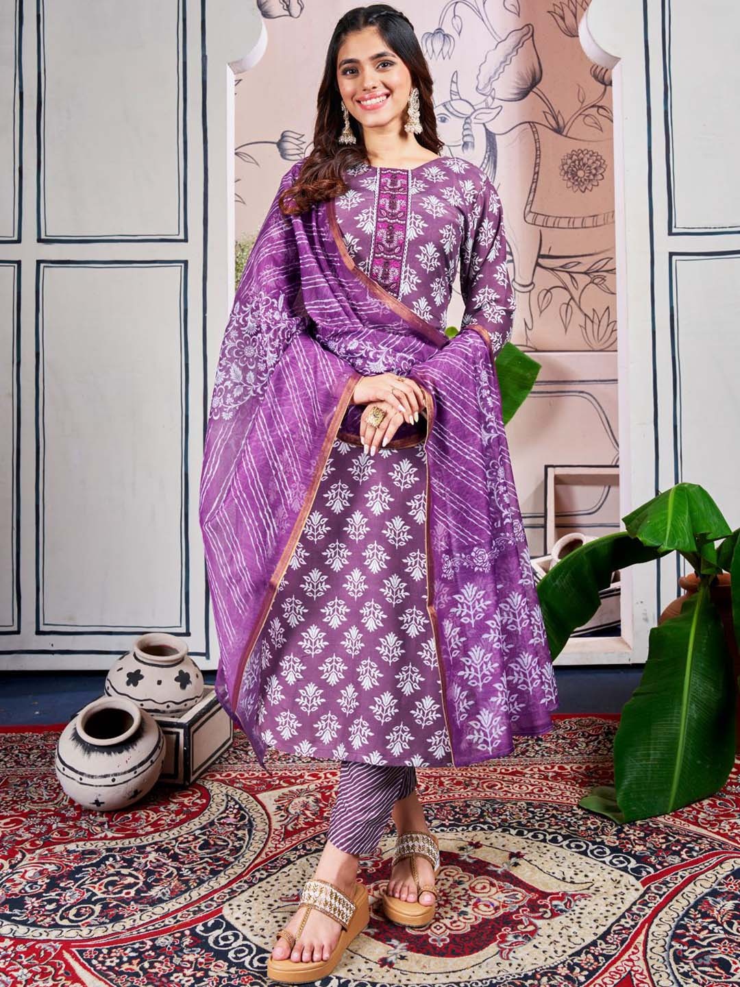 

ARADHNA Floral Printed Round Neck Sequinned Straight Kurta With Trousers & Dupatta, Purple