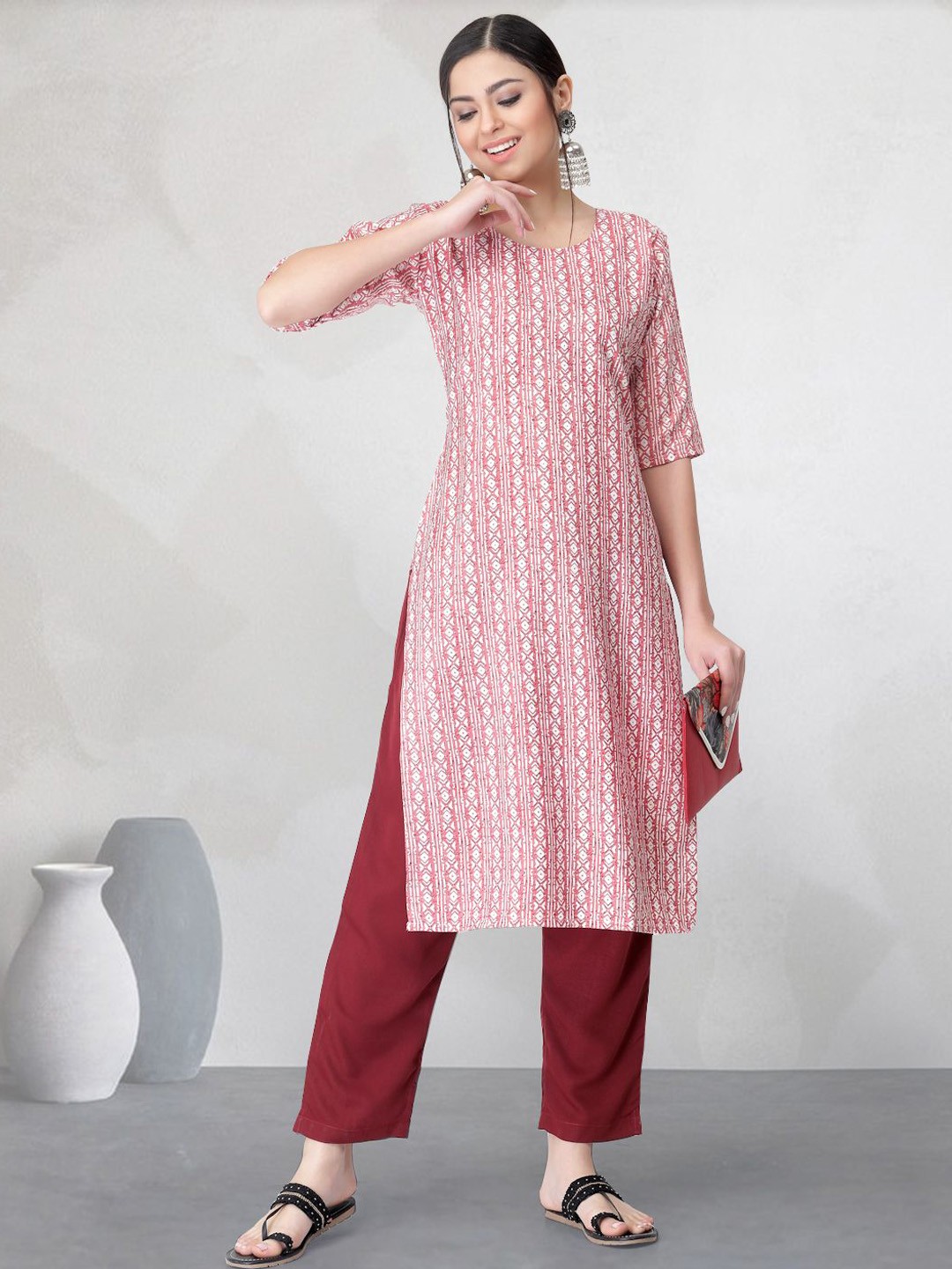 

7Threads Ethnic Motifs Printed Round Neck Straight Kurta With Trousers, Red