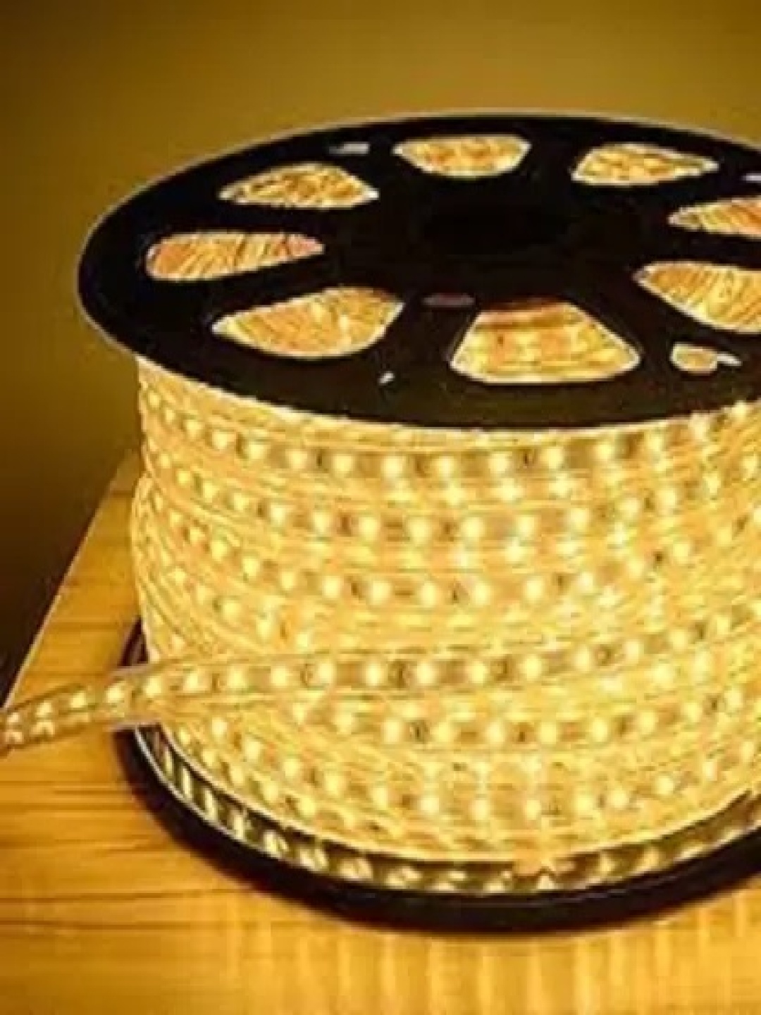 

ENORMITY Gold Toned 1200 Pieces Rice Shape LED String Lights