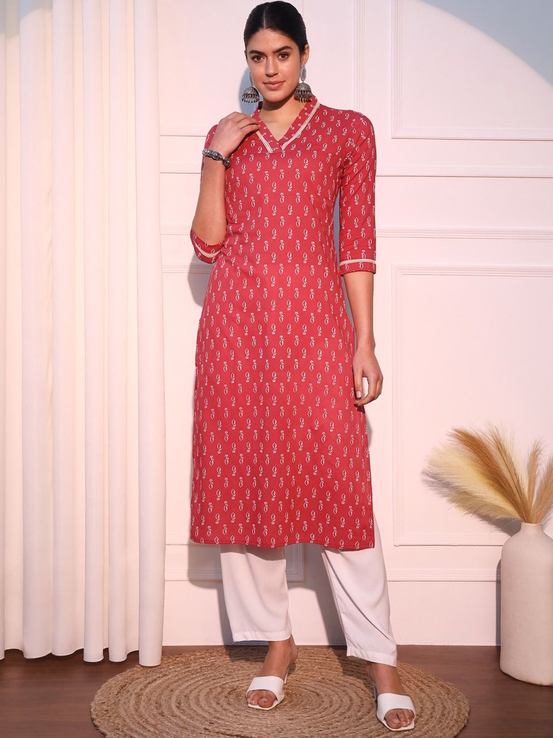 

Jaitpuriya Ethnic Motifs Printed V-Neck Straight Pure Cotton Kurta, Pink