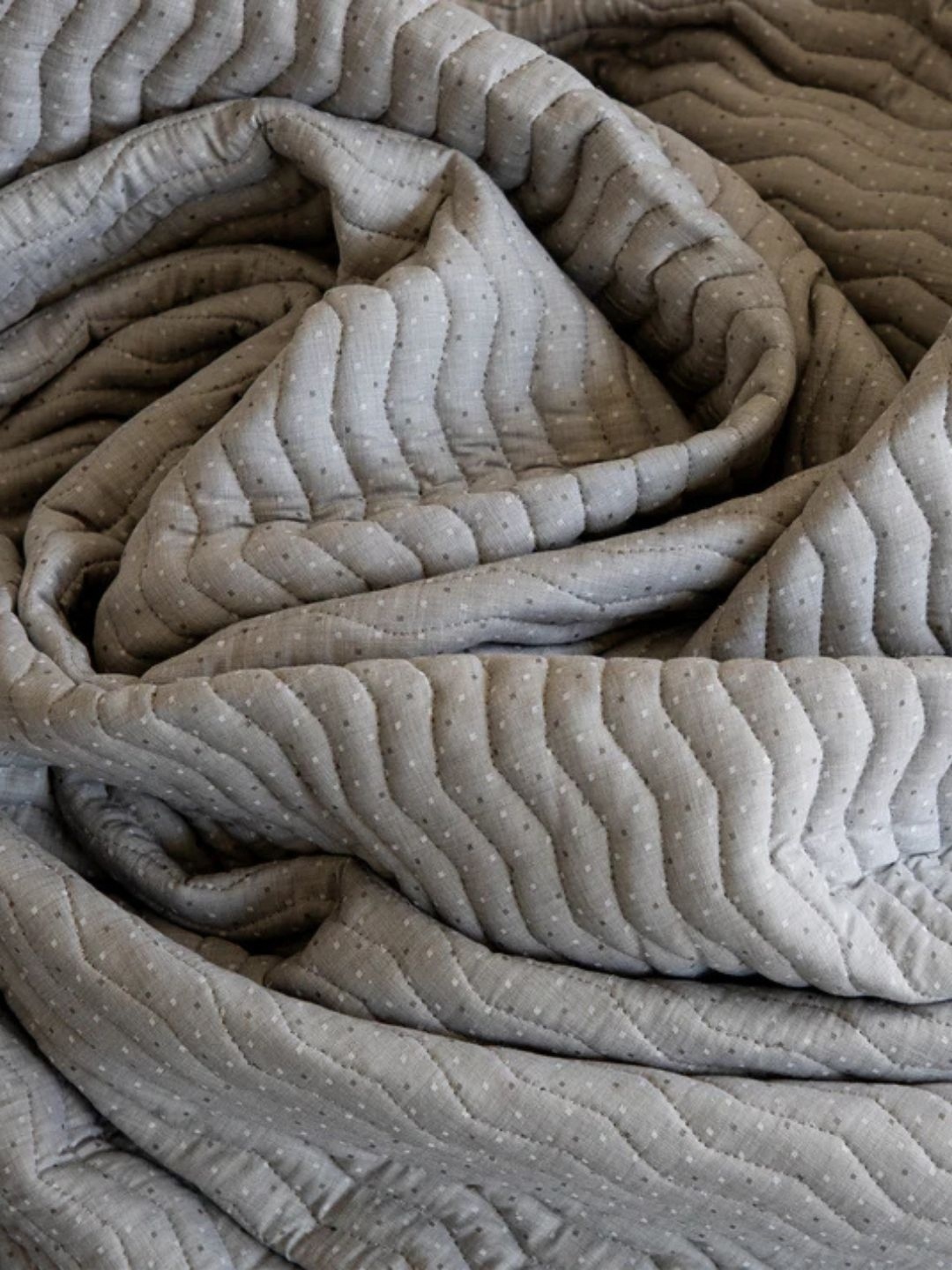 

WAXWINGO Grey Mild Winter 300 GSM Double Bed Comforter