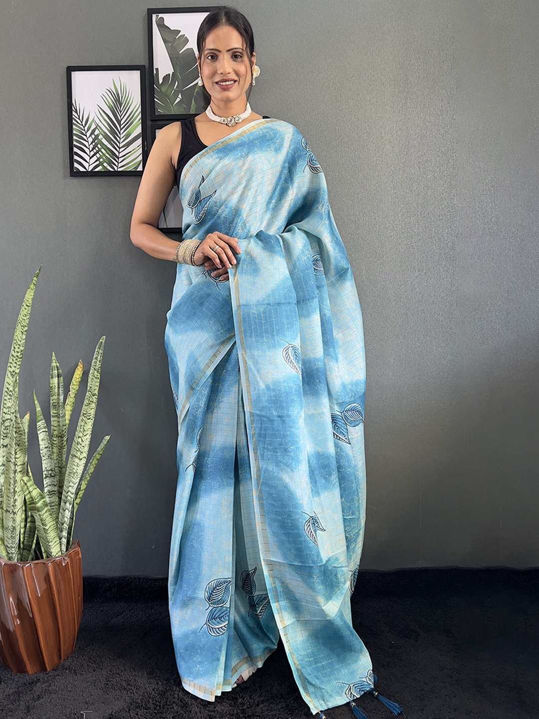 

Aika Floral Printed Zari Saree, Turquoise blue