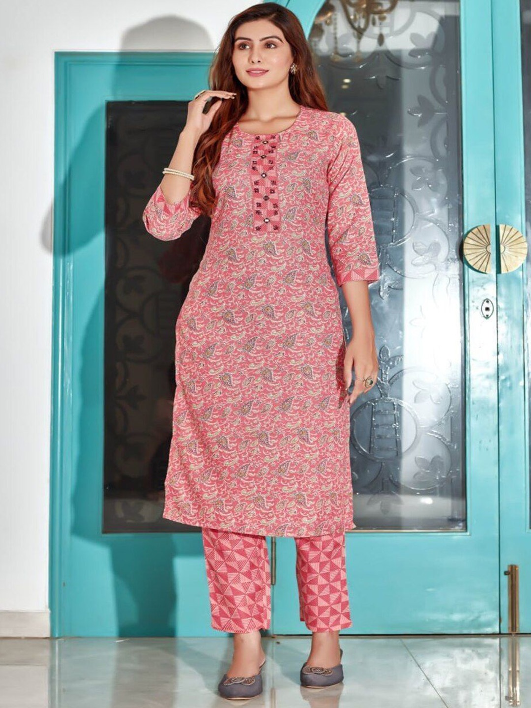 

ASCIIBLUES Women Floral Printed Regular Kurta with Trousers, Pink
