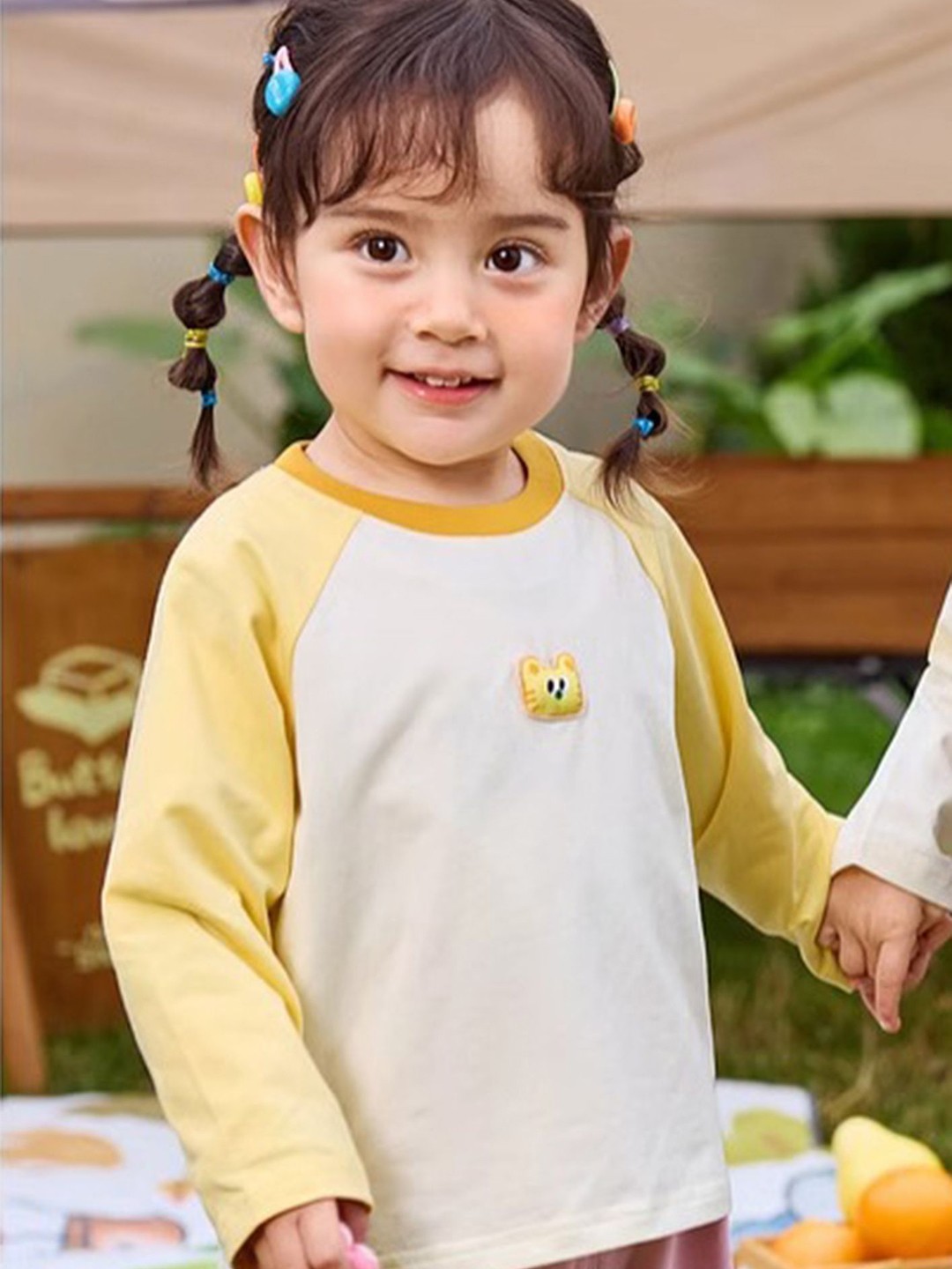 

LULU & SKY Girls Applique T-shirt, Yellow