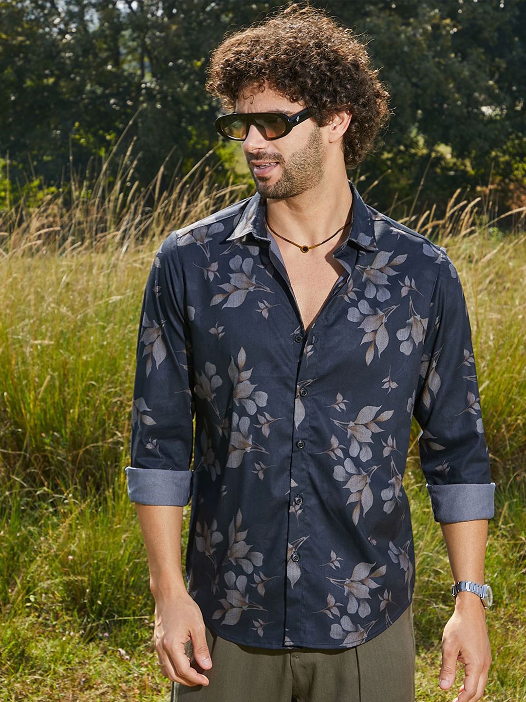 

Campus Sutra Men Comfort Fit Spread Collar Floral Printed Casual Shirt, Navy blue