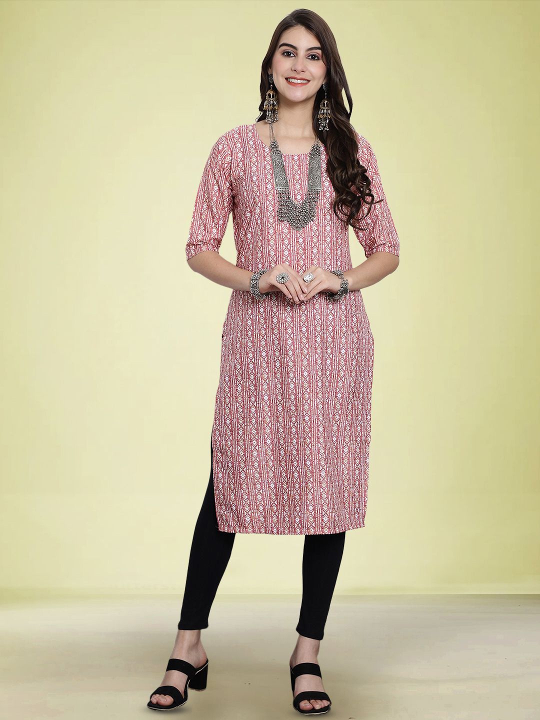 

Moda Rapido Geometric Printed Round Neck Straight Kurta, Pink