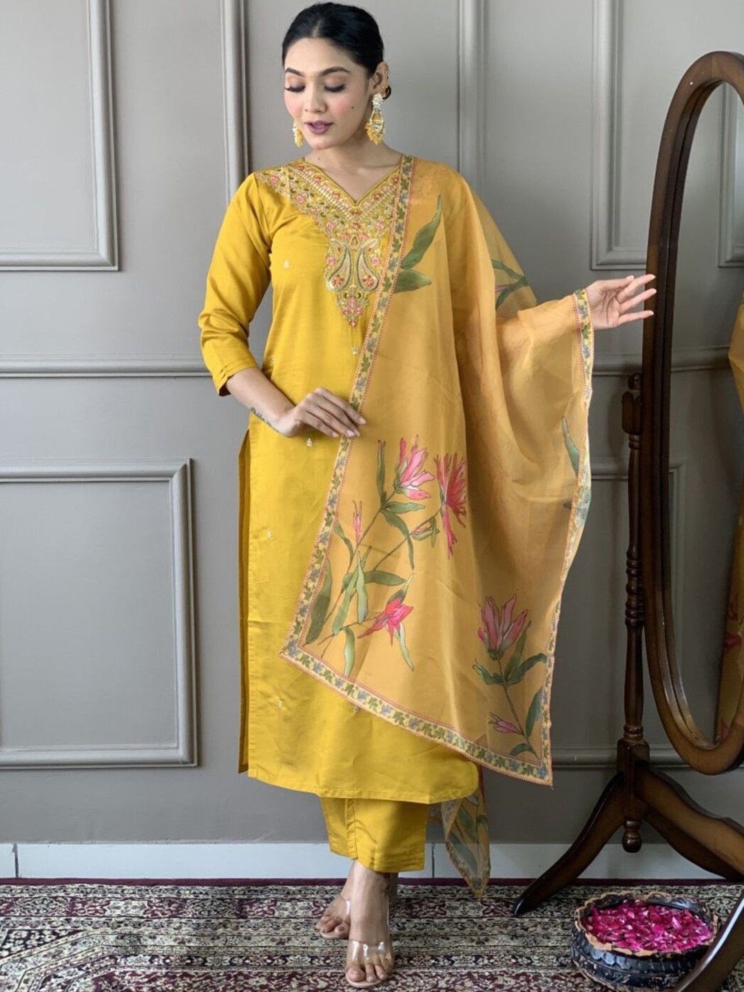 

ASCIIBLUES Women Floral Embroidered Regular Thread Work Kurta with Trousers & With Dupatta, Mustard