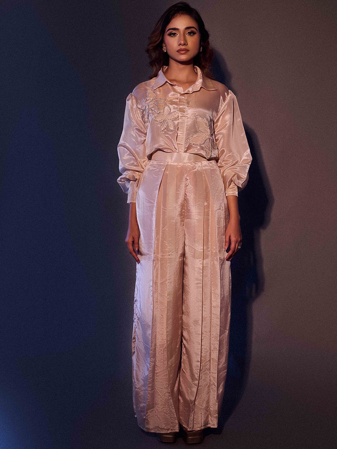 

WEAVING CULT Floral Embellished Shirt Collar Cuff Sleeves Shirt With Trousers, Pink