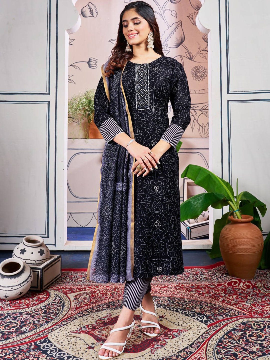 

ARADHNA Bandhani Printed Round Neck Sequinned Straight Kurta With Trousers & Dupatta, Black